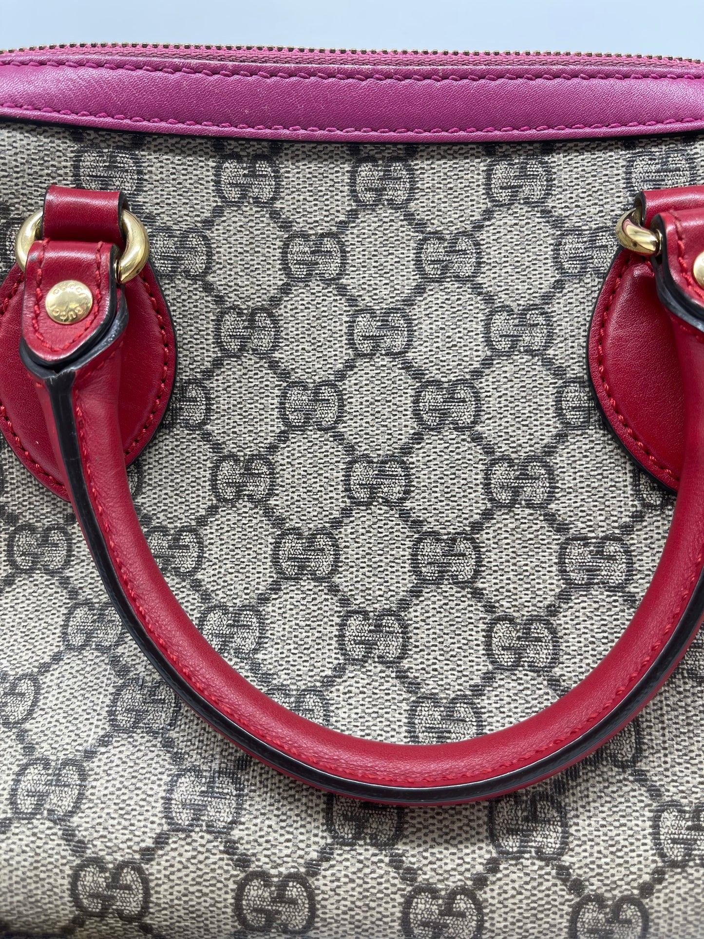 Handbag Luxury Designer By Gucci, Size: Medium