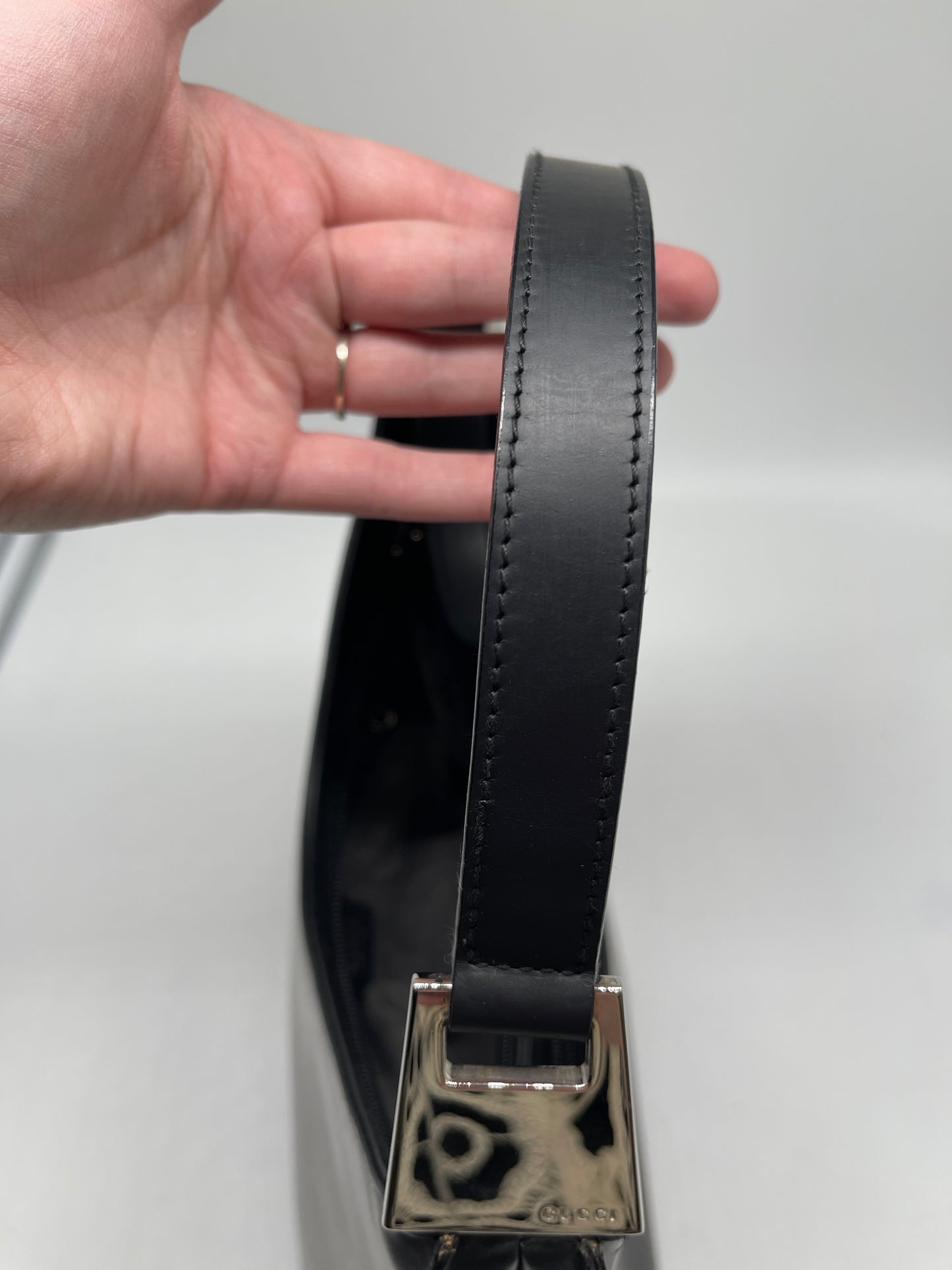 Handbag Luxury Designer By Gucci, Size: Medium