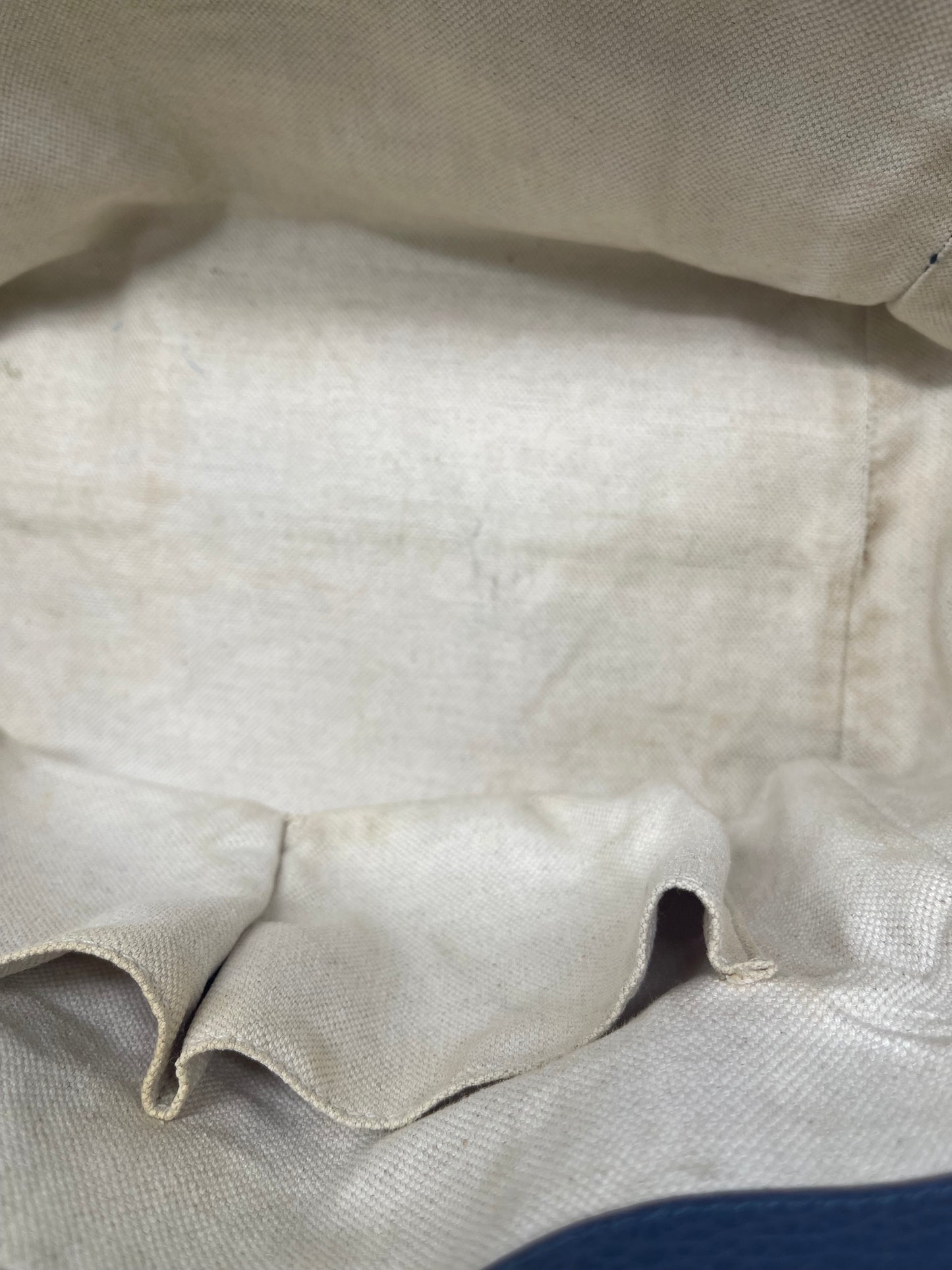 Handbag Luxury Designer By Gucci, Size: Medium