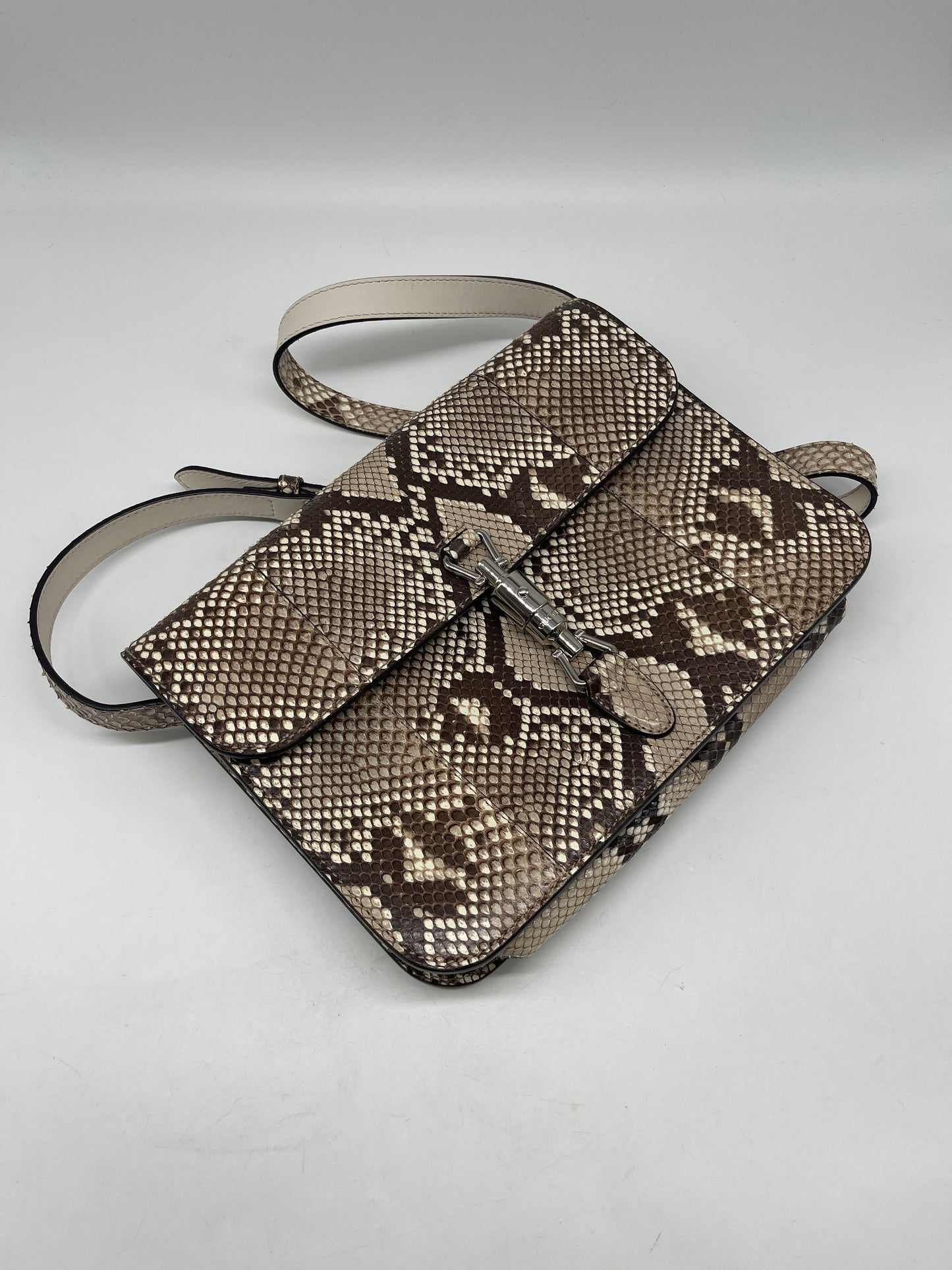 Handbag Luxury Designer By Gucci, Size: Medium