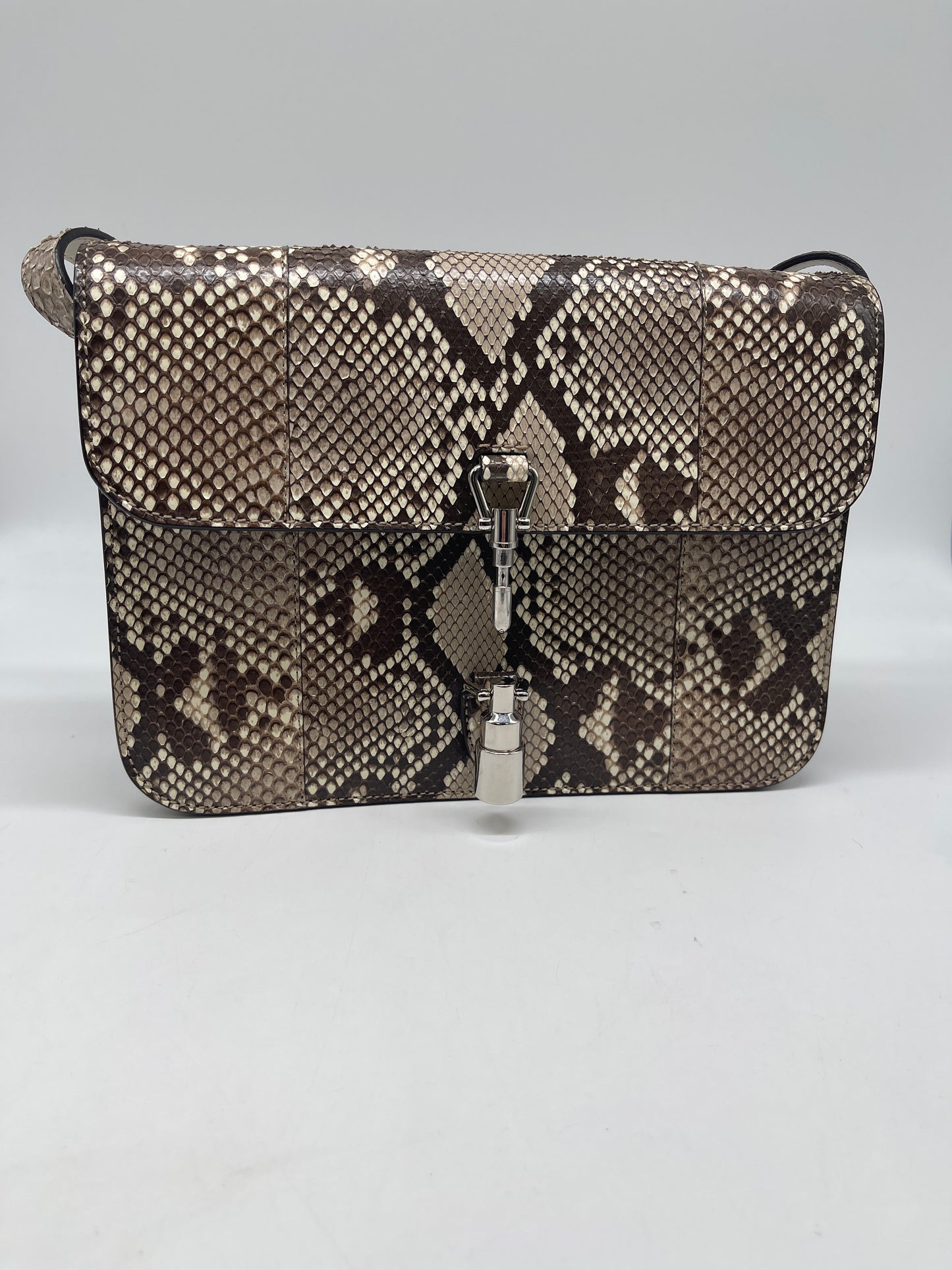 Handbag Luxury Designer By Gucci, Size: Medium