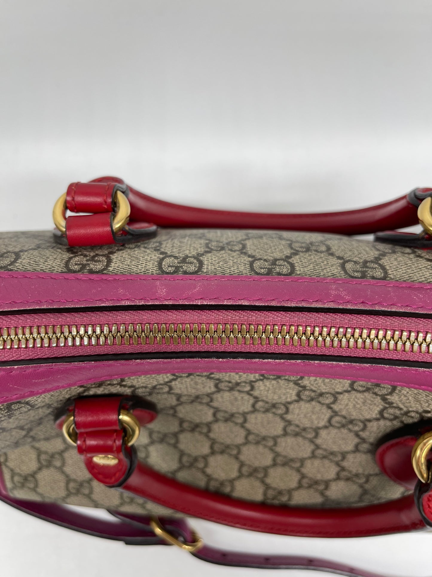 Handbag Luxury Designer By Gucci, Size: Medium