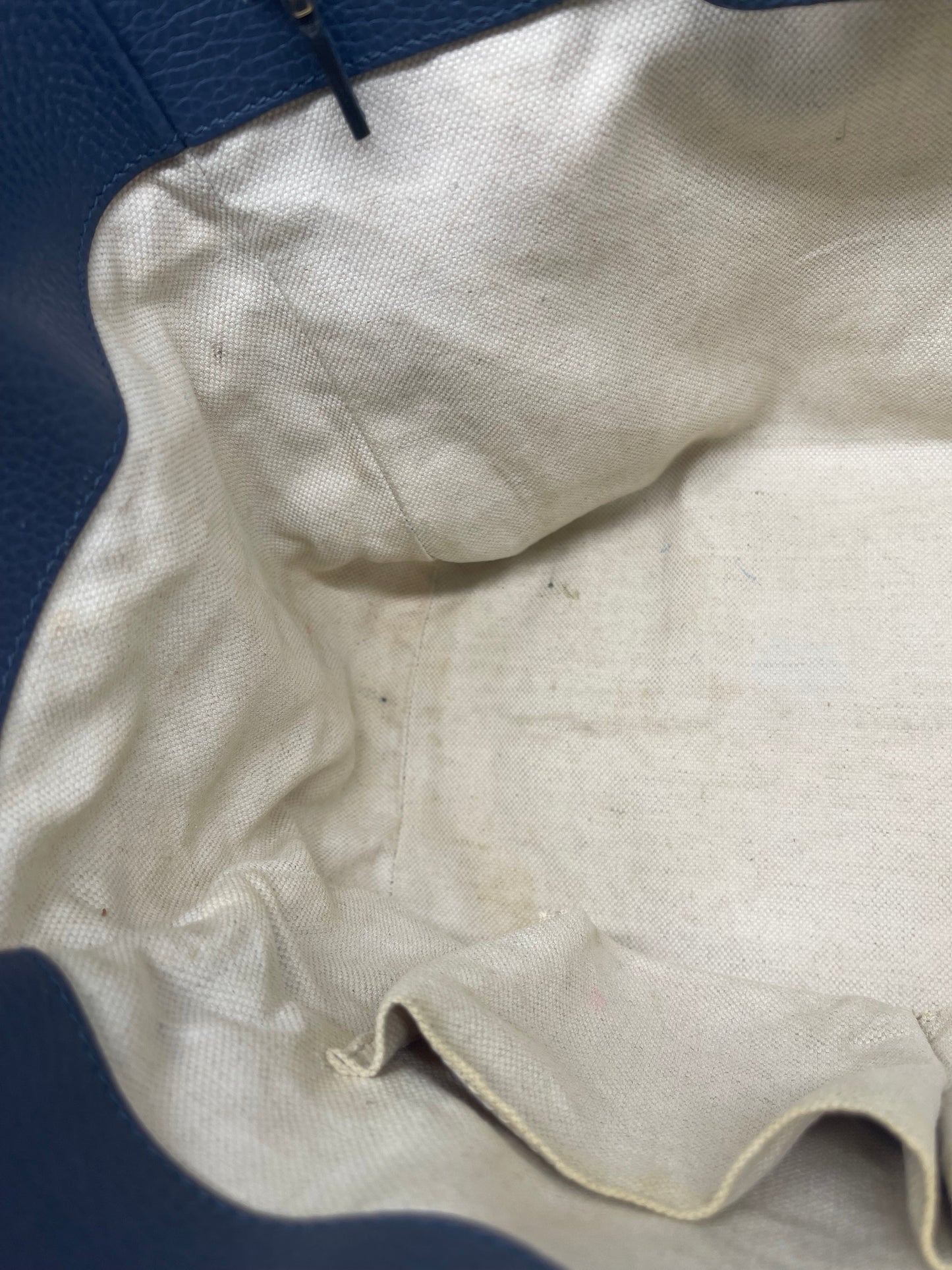 Handbag Luxury Designer By Gucci, Size: Medium