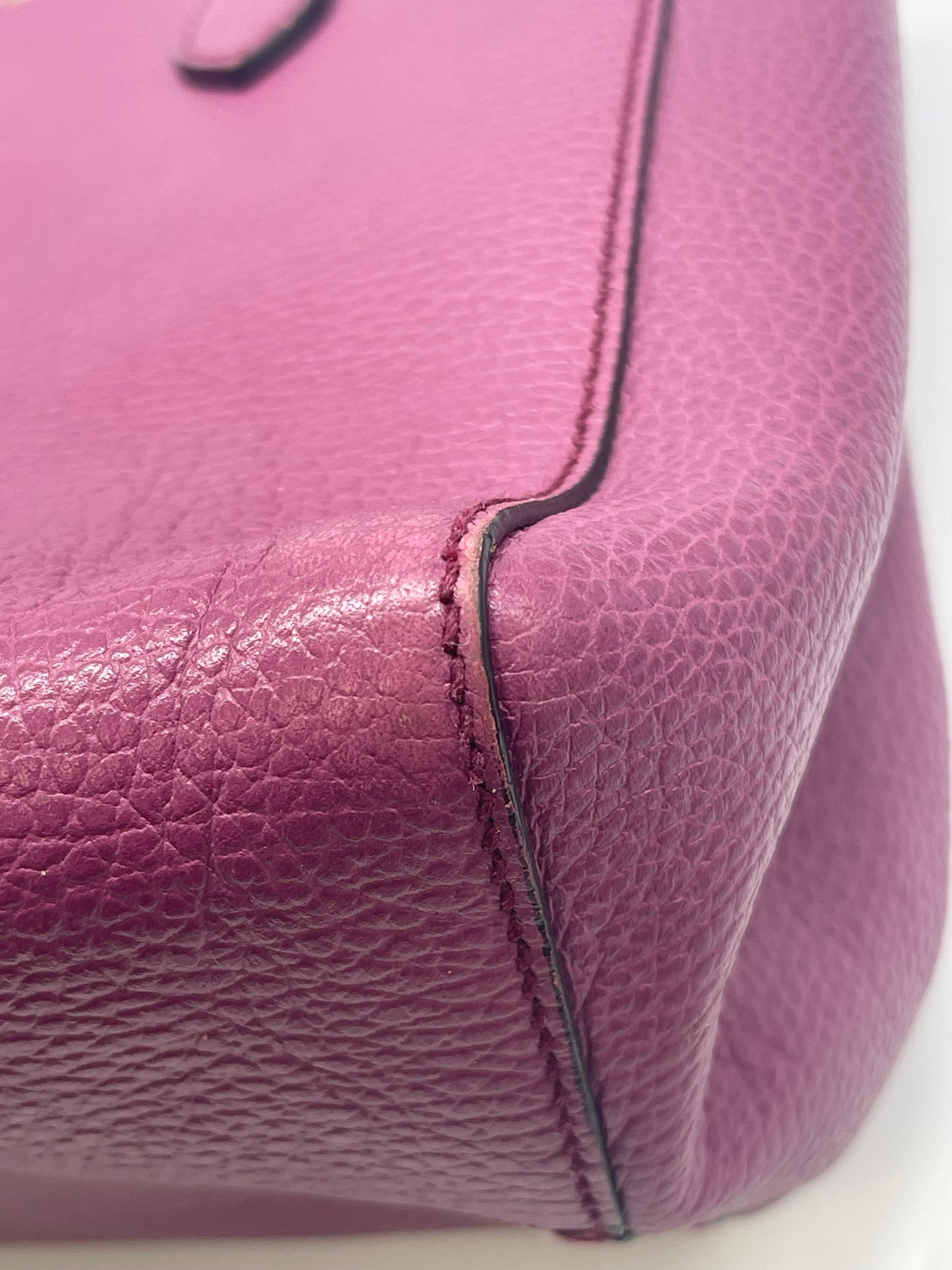 Handbag Luxury Designer By Gucci, Size: Medium