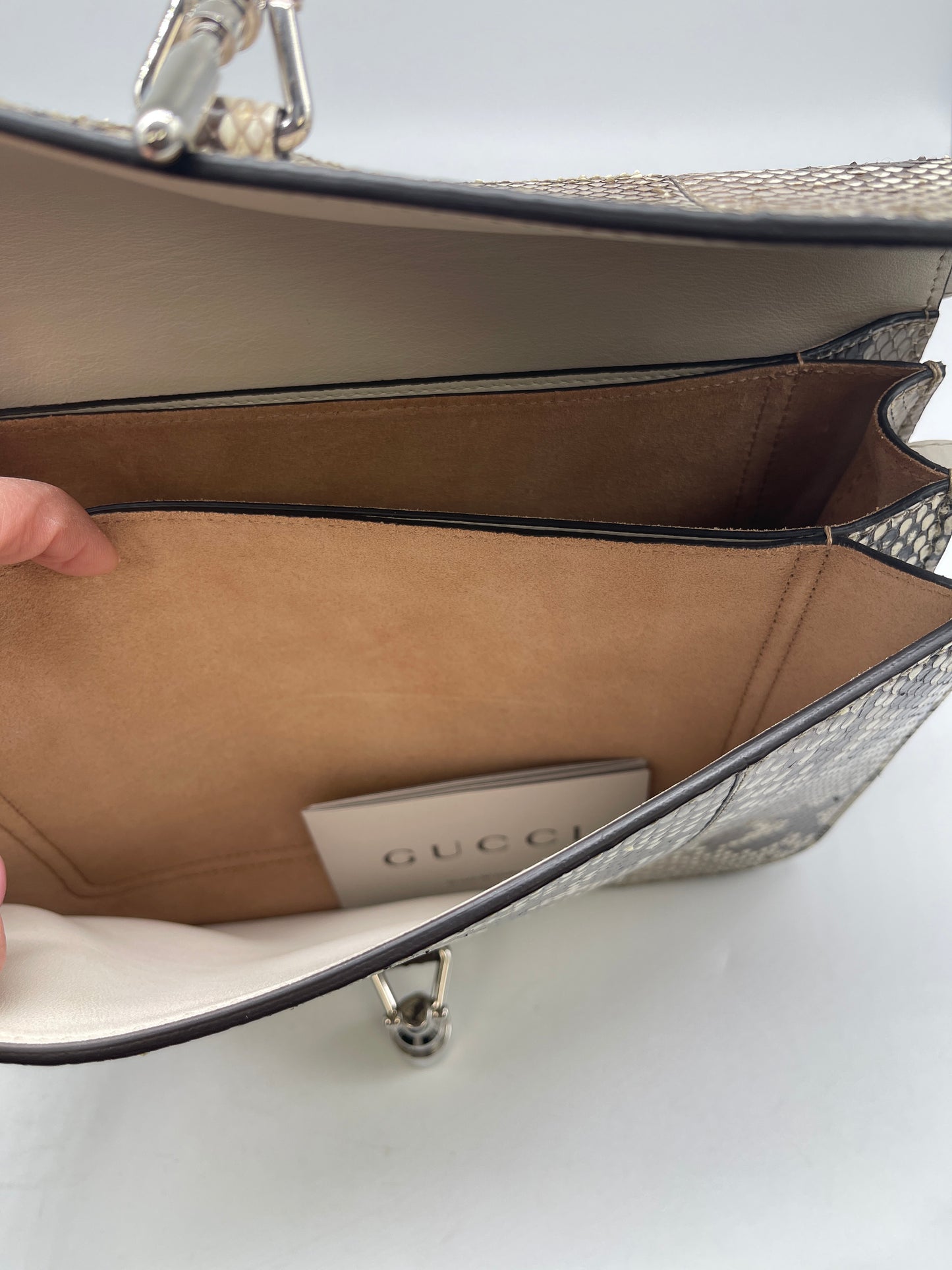 Handbag Luxury Designer By Gucci, Size: Medium