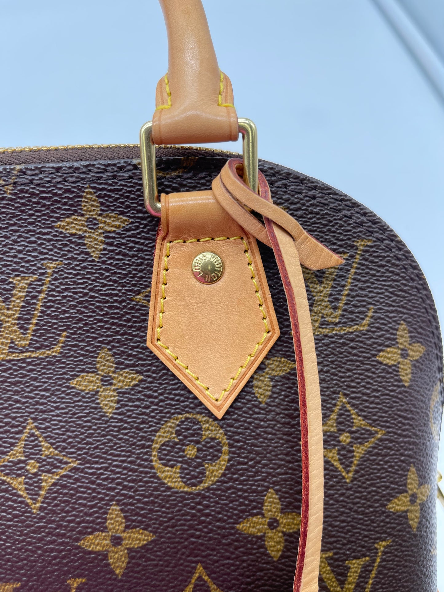 Handbag Luxury Designer By Louis Vuitton, Size: Small