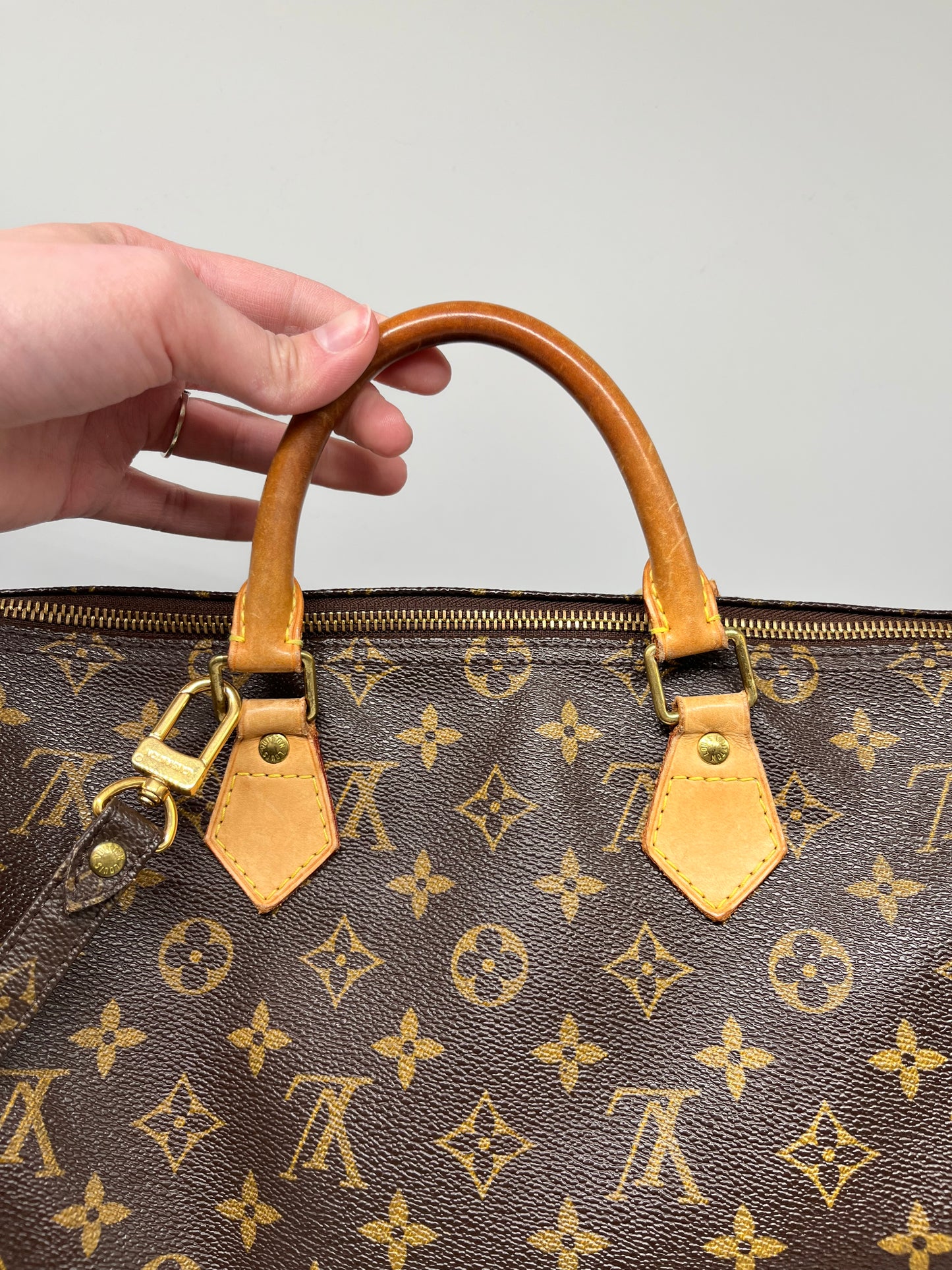 Handbag Luxury Designer By Louis Vuitton, Size: Large