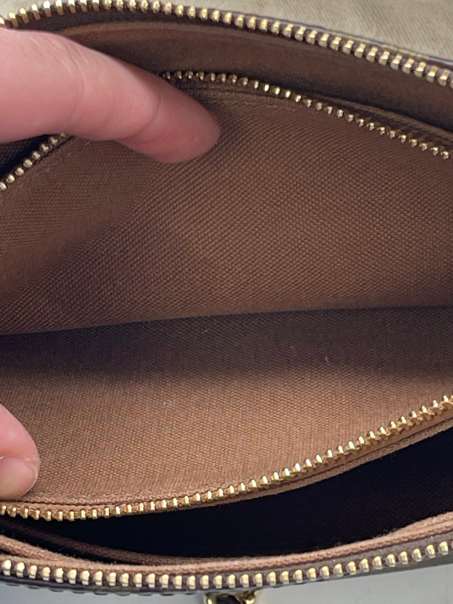 Handbag Luxury Designer By Louis Vuitton, Size: Small