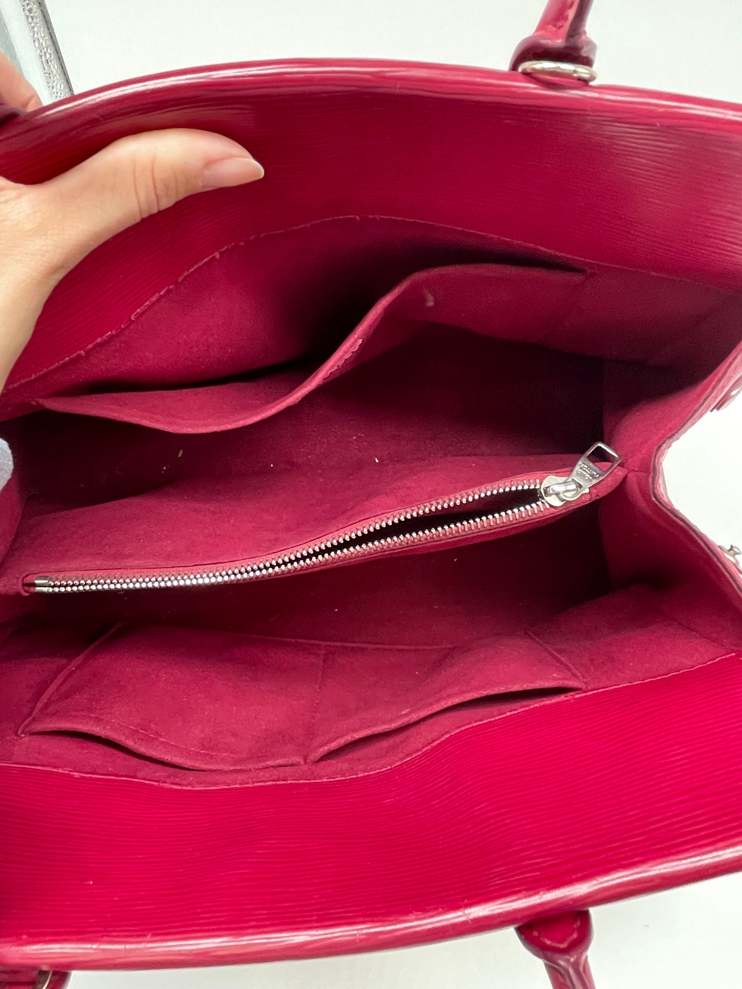 Handbag Luxury Designer By Louis Vuitton, Size: Large
