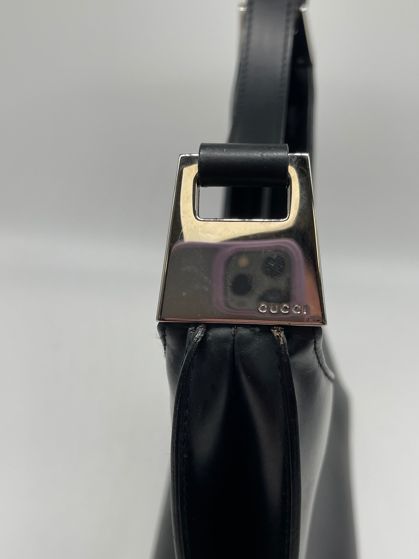 Handbag Luxury Designer By Gucci, Size: Medium