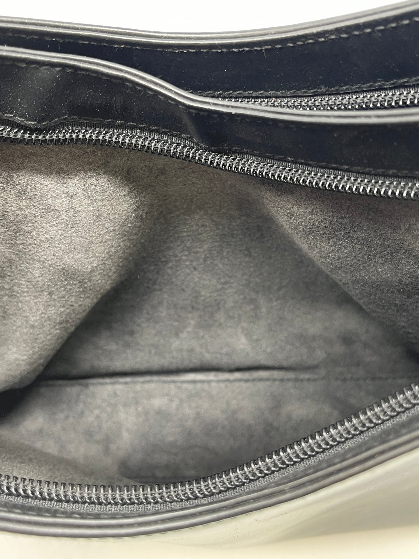 Handbag Luxury Designer By Gucci, Size: Medium