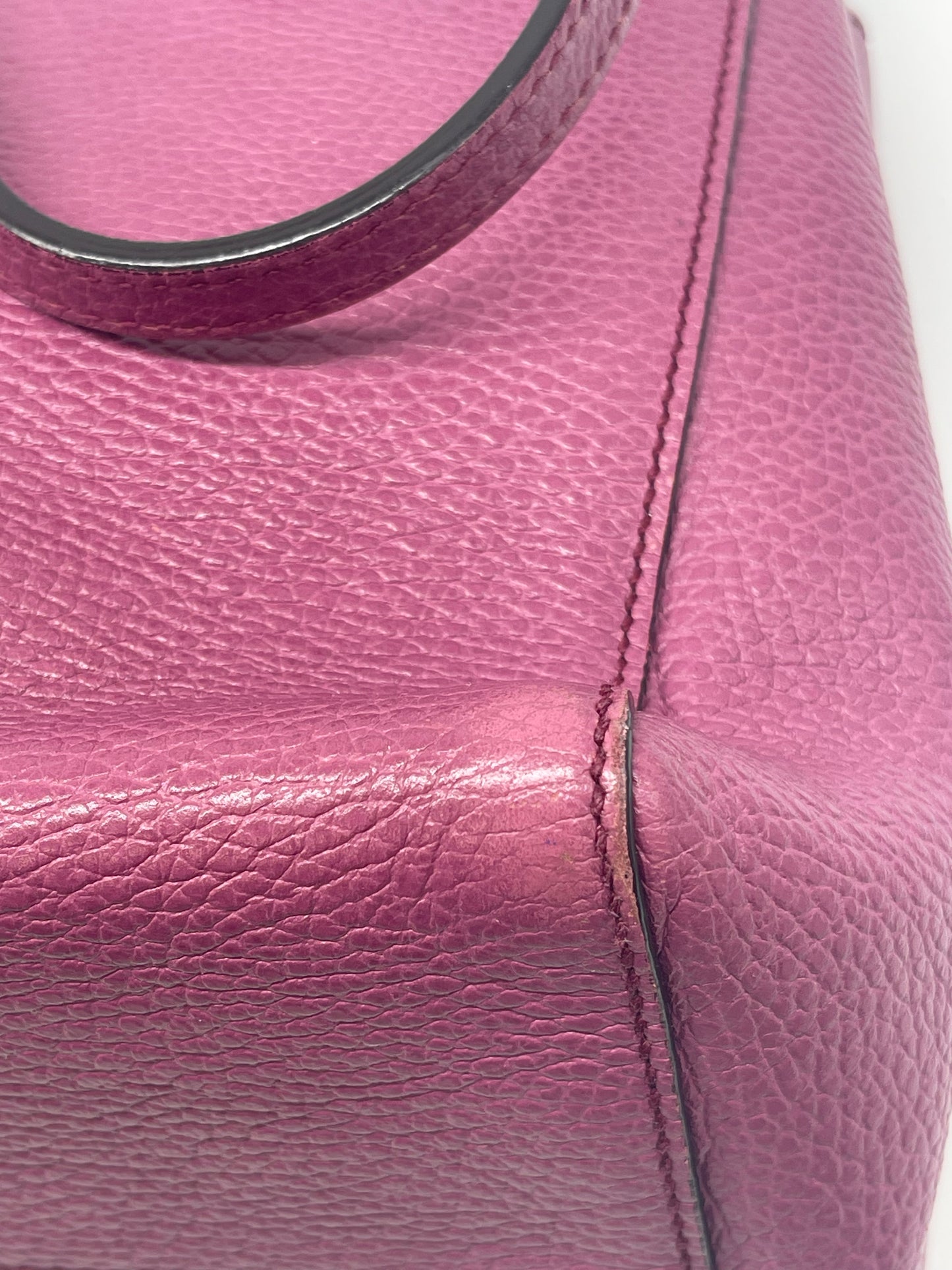 Handbag Luxury Designer By Gucci, Size: Medium