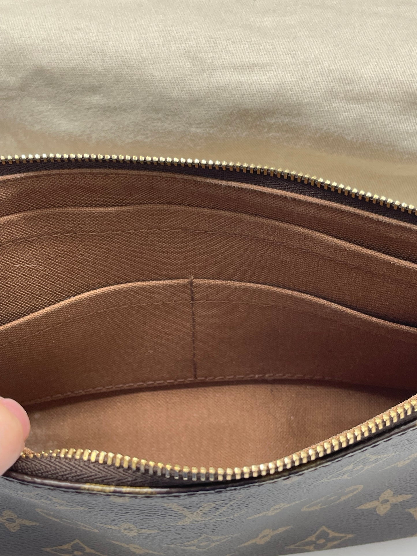 Handbag Luxury Designer By Louis Vuitton, Size: Small