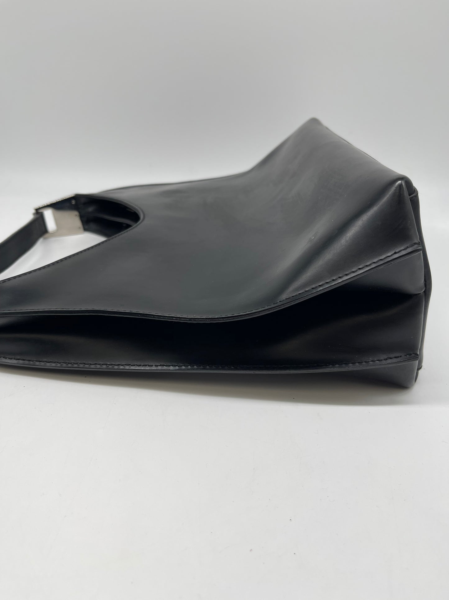 Handbag Luxury Designer By Gucci, Size: Medium