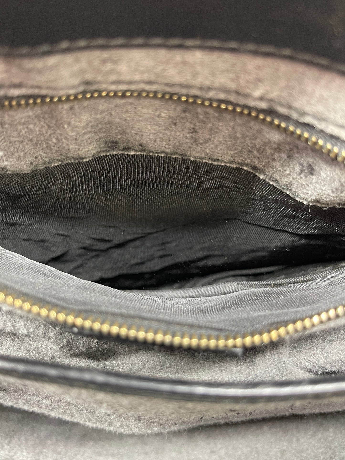 Handbag Luxury Designer By Gucci, Size: Medium