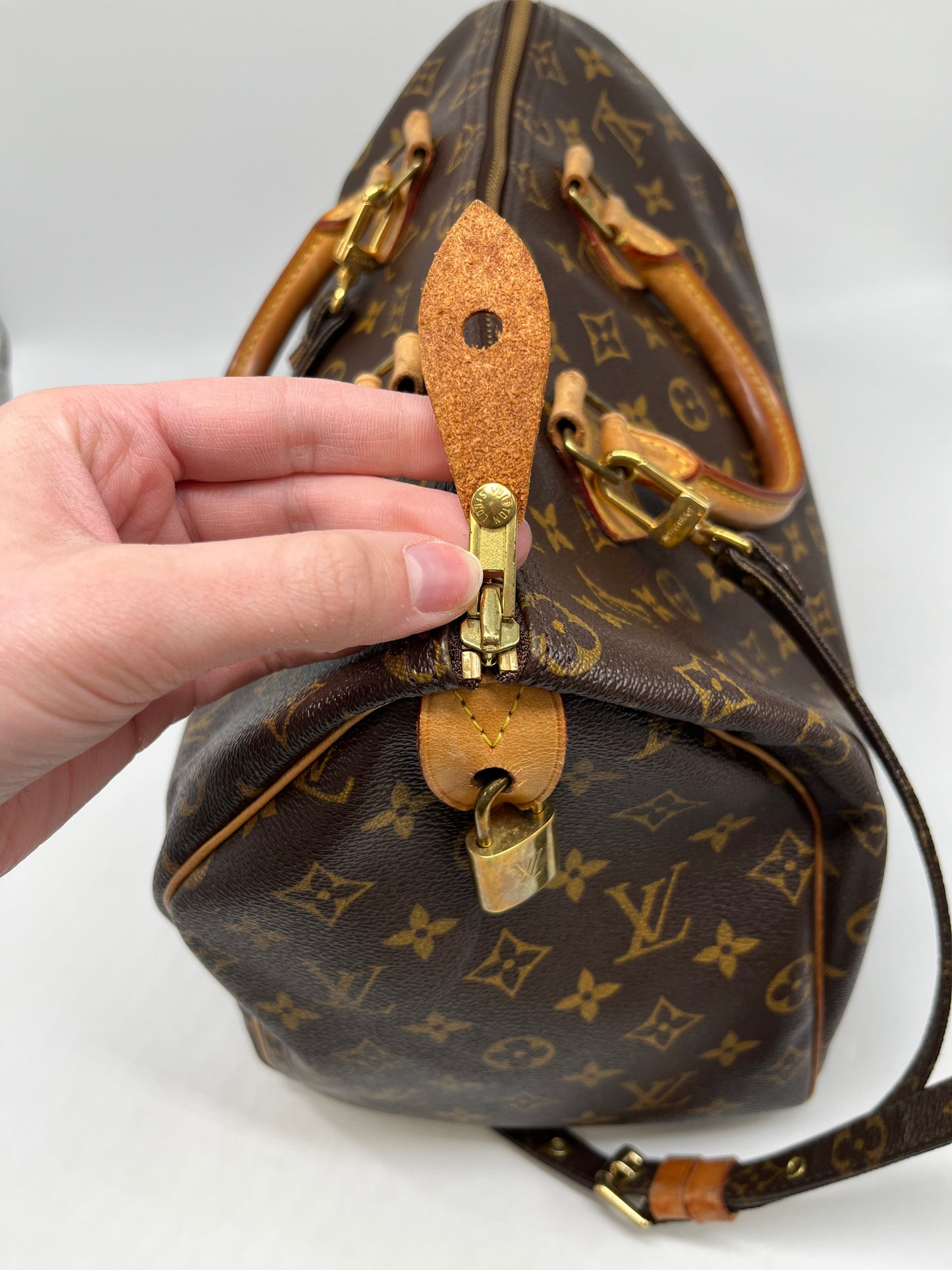 Handbag Luxury Designer By Louis Vuitton, Size: Large