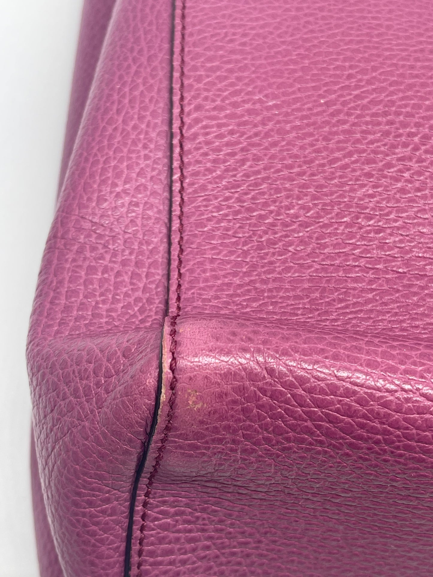 Handbag Luxury Designer By Gucci, Size: Medium