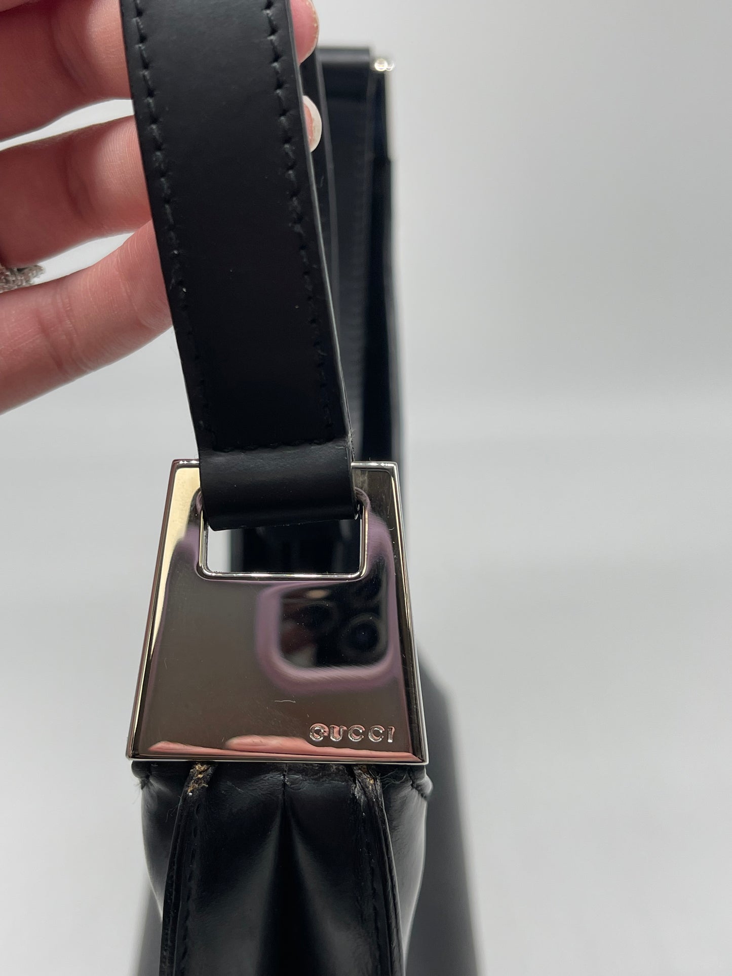 Handbag Luxury Designer By Gucci, Size: Medium