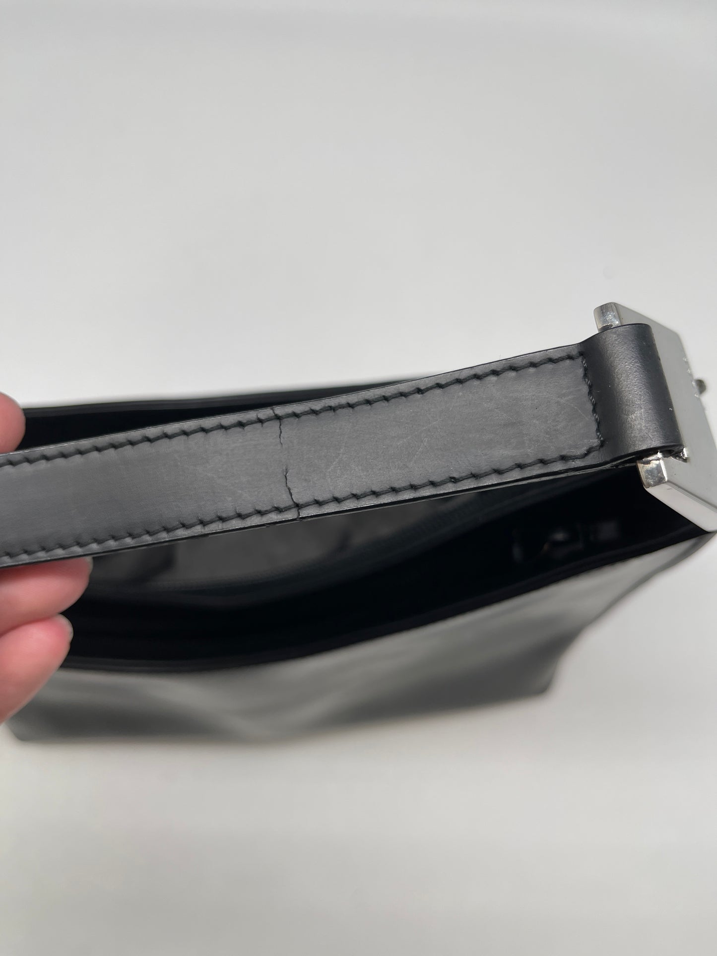 Handbag Luxury Designer By Gucci, Size: Medium