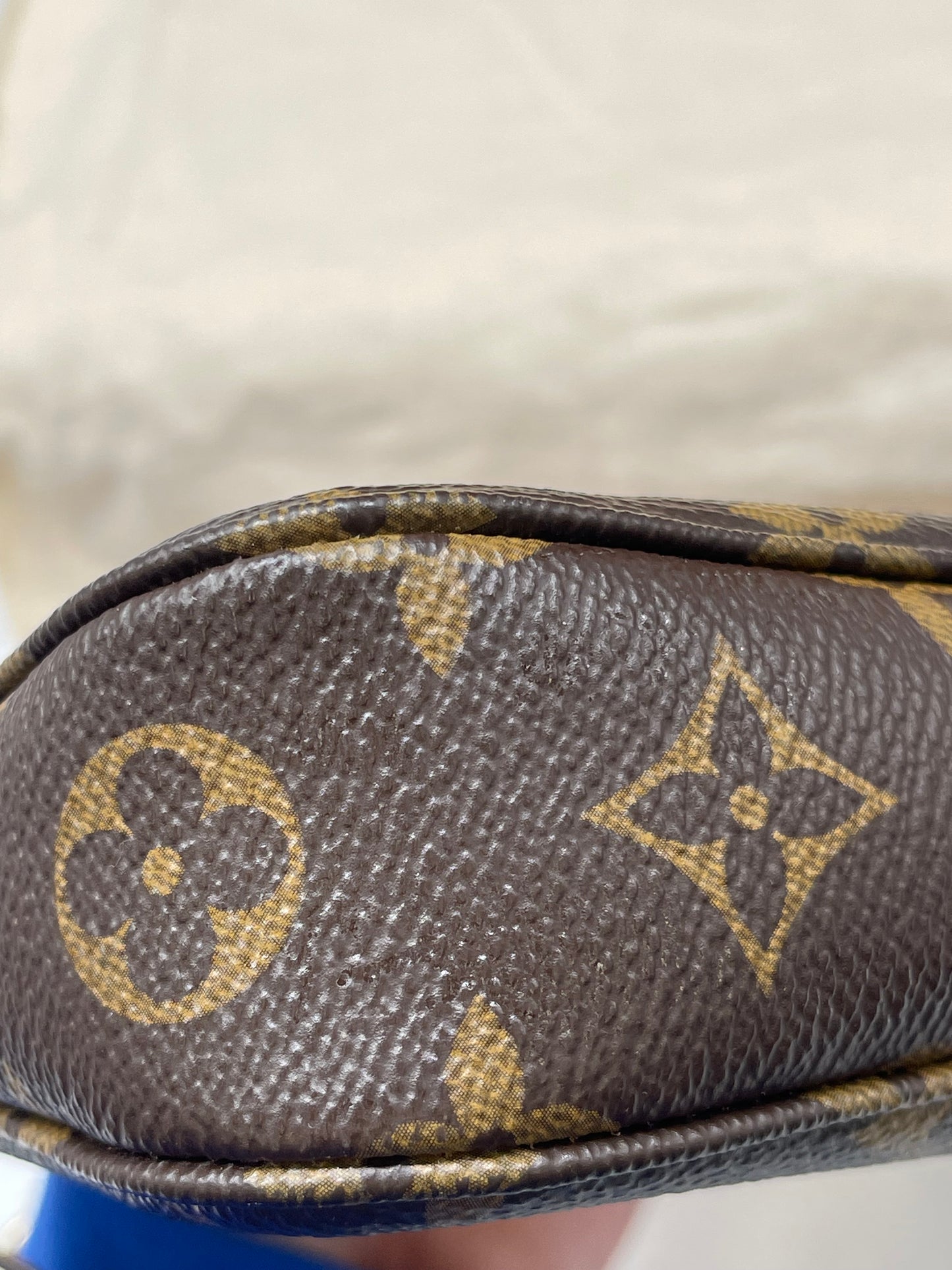 Handbag Luxury Designer By Louis Vuitton, Size: Small