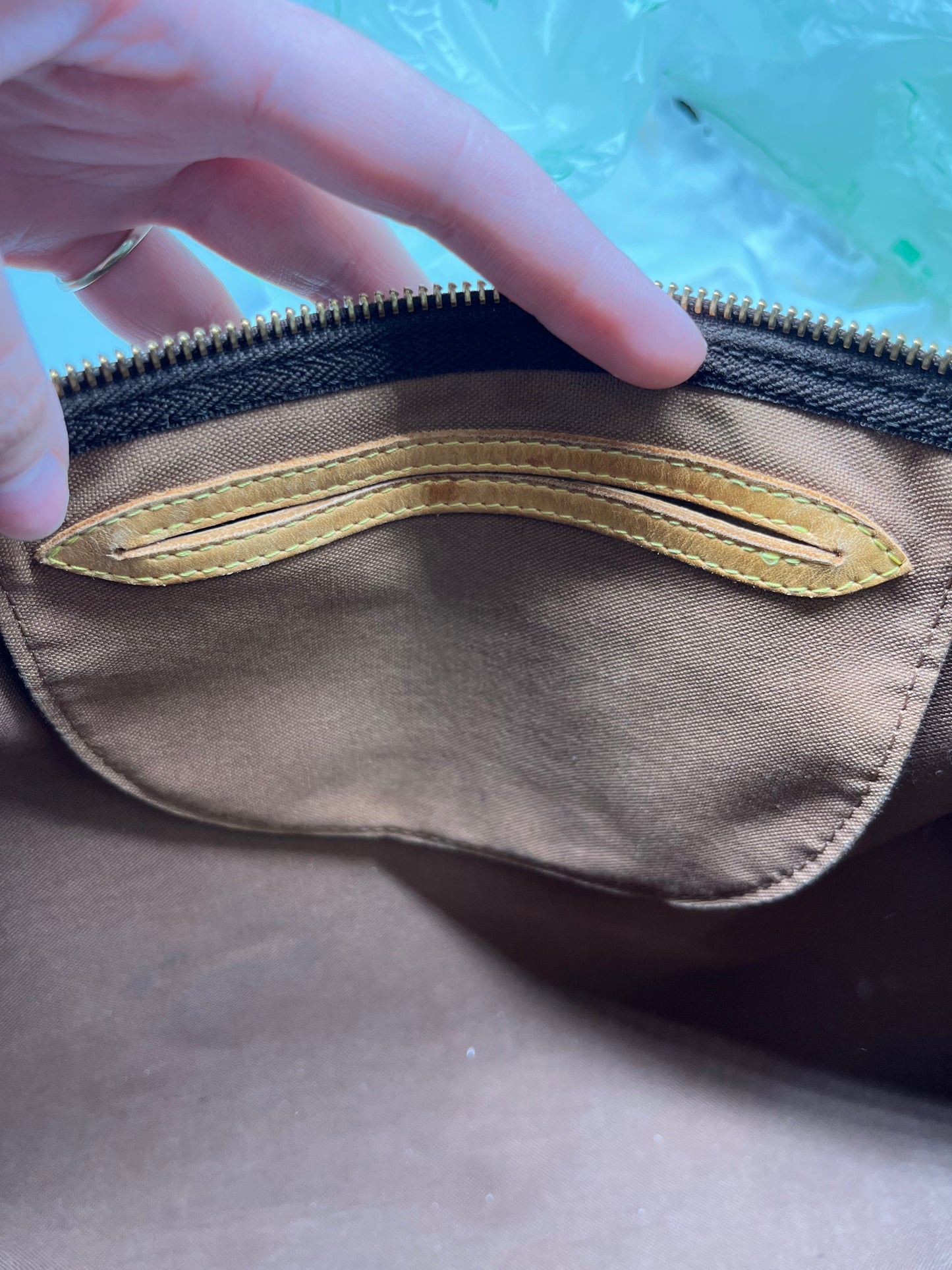 Handbag Luxury Designer By Louis Vuitton, Size: Large