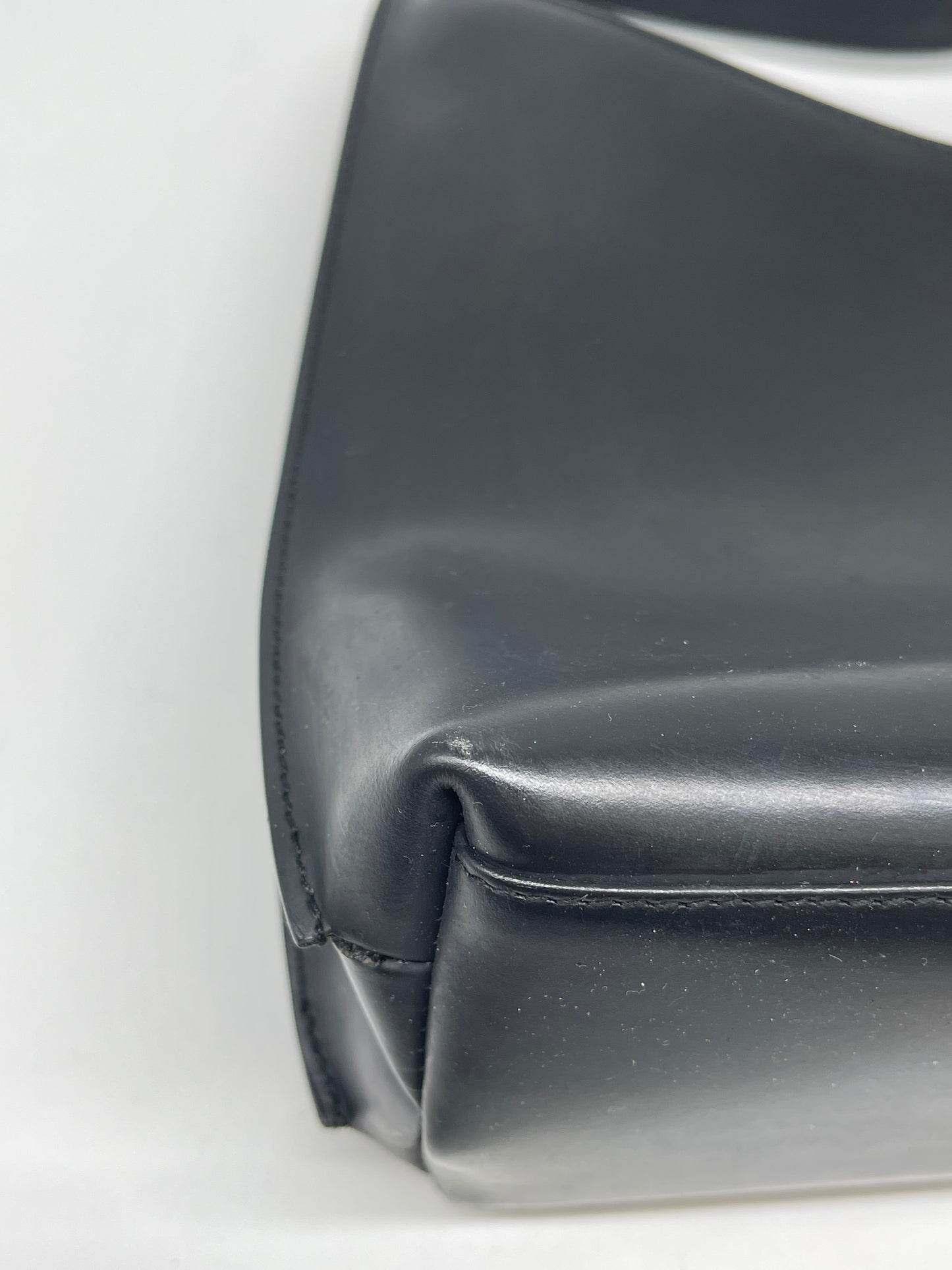 Handbag Luxury Designer By Gucci, Size: Medium