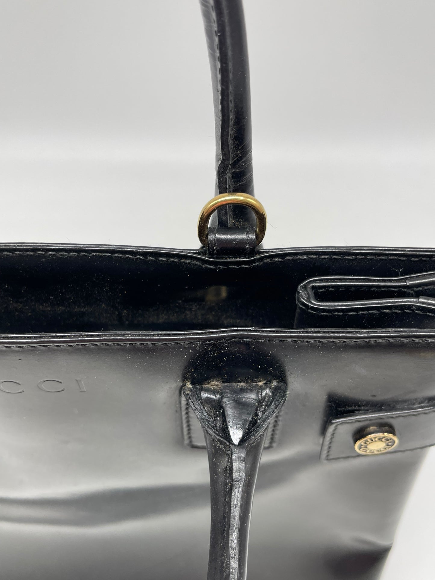 Handbag Luxury Designer By Gucci, Size: Medium