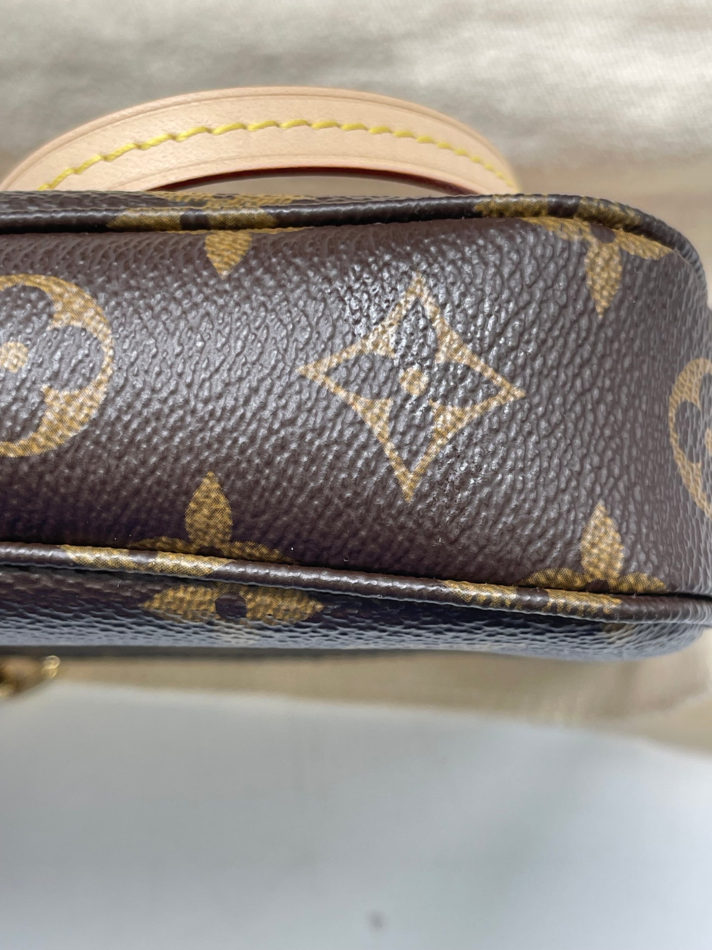 Handbag Luxury Designer By Louis Vuitton, Size: Small