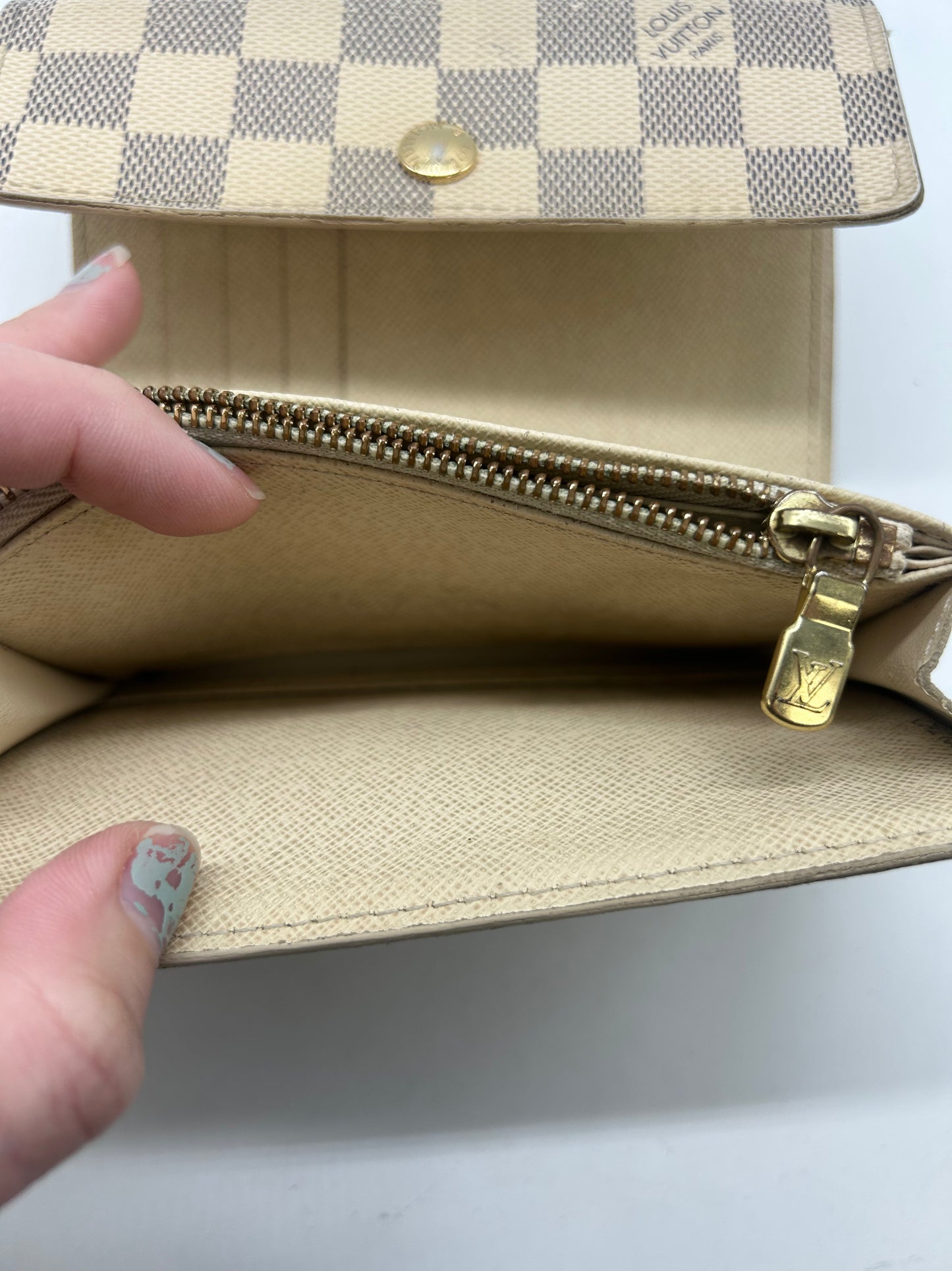 Wallet Luxury Designer By Louis Vuitton, Size: Medium