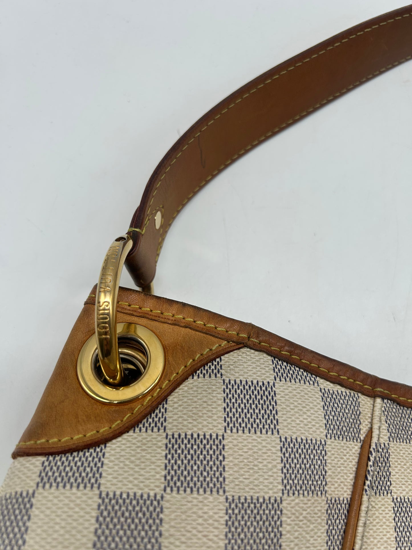 Handbag Luxury Designer By Louis Vuitton, Size: Large