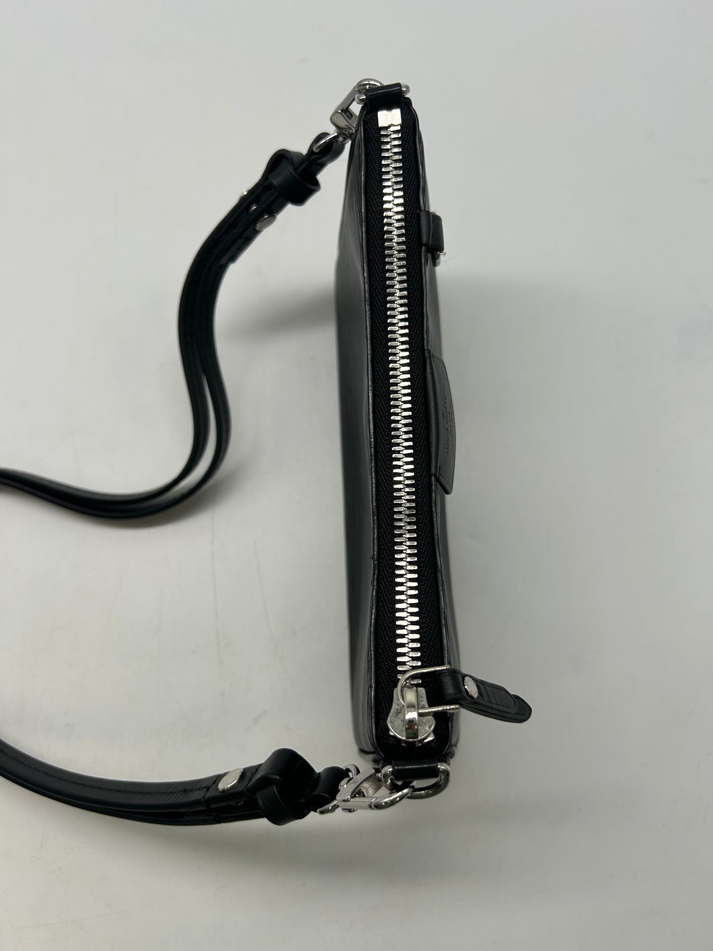 Handbag Luxury Designer By Louis Vuitton, Size: Small