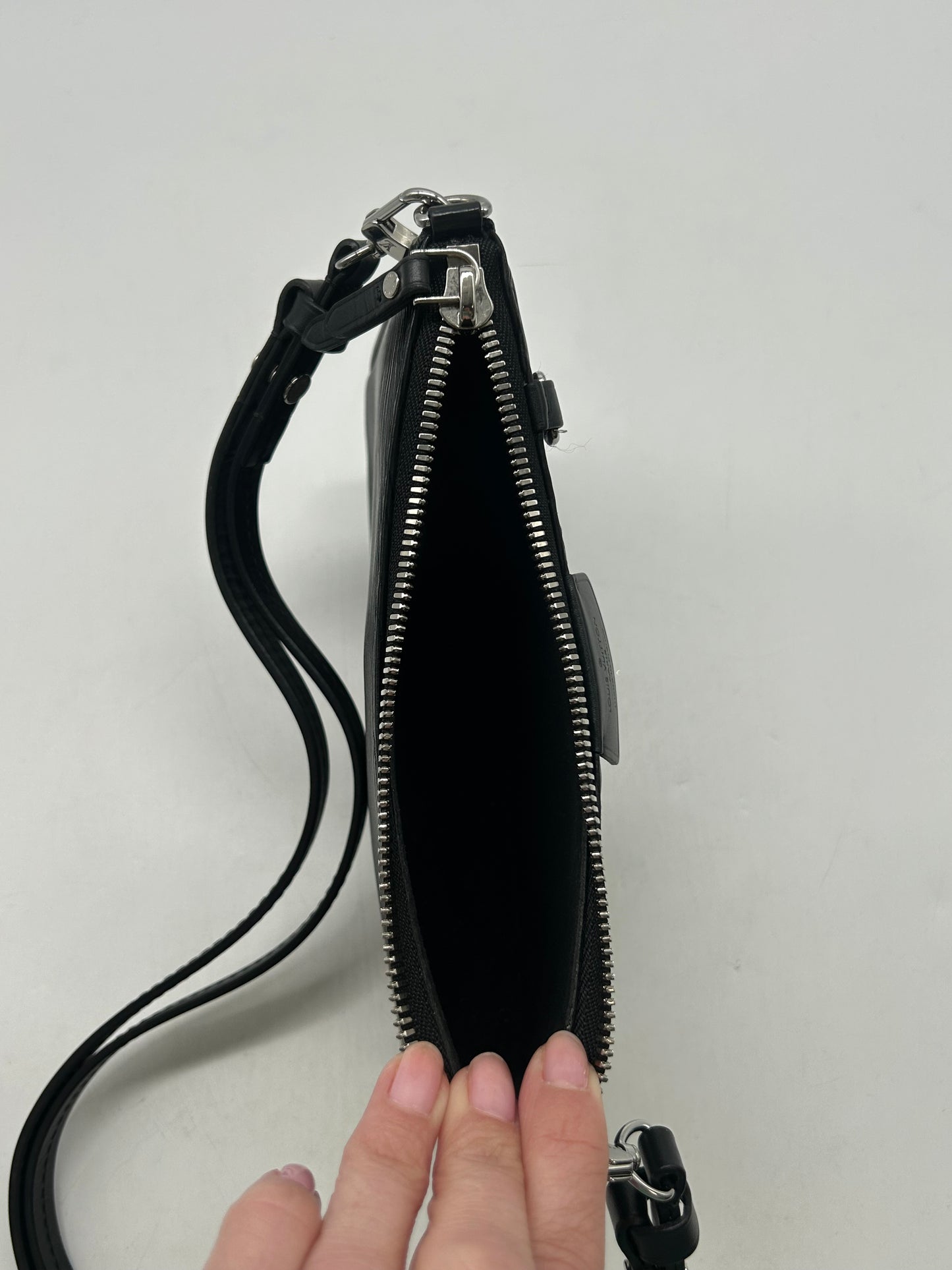 Handbag Luxury Designer By Louis Vuitton, Size: Small
