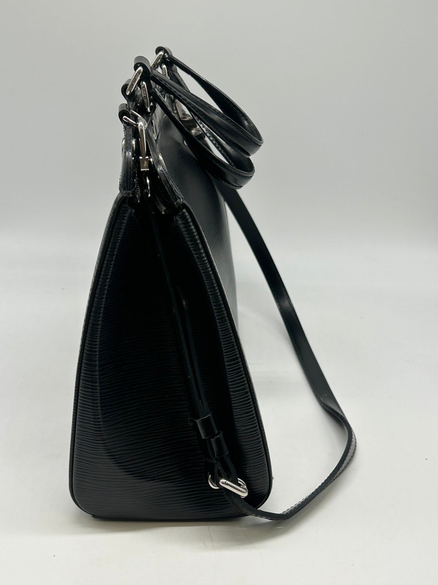 Handbag Luxury Designer By Louis Vuitton, Size: Medium