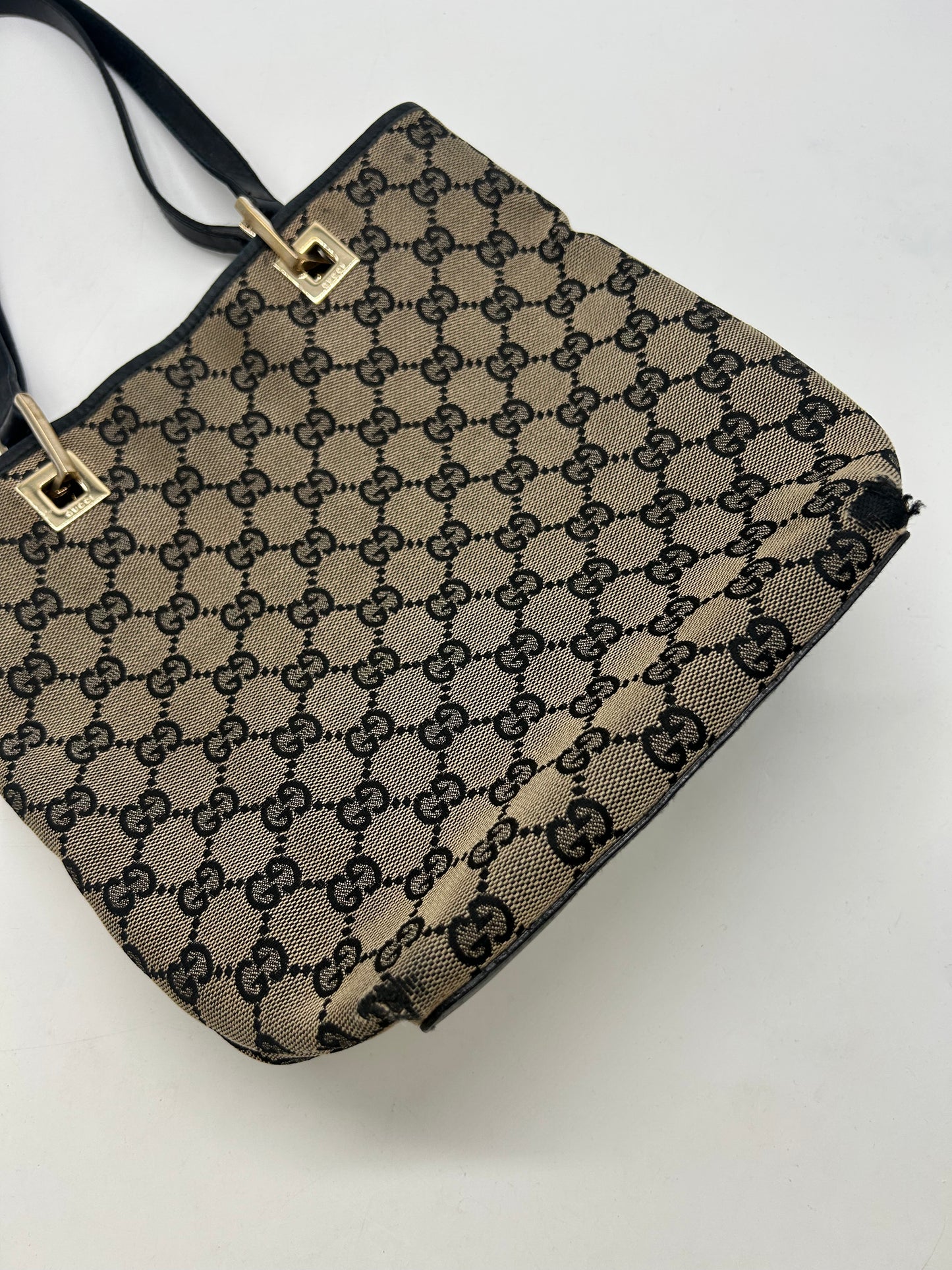 Handbag Luxury Designer By Gucci, Size: Medium
