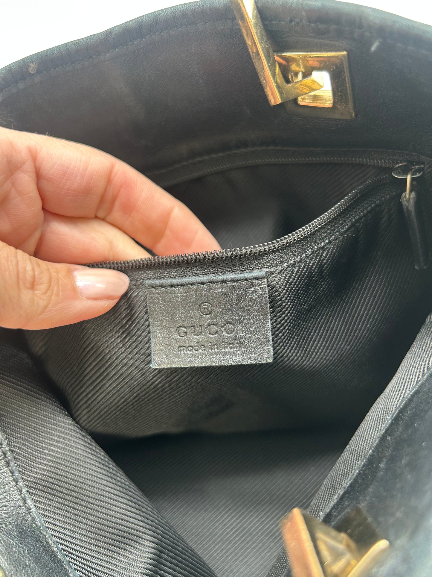 Handbag Luxury Designer By Gucci, Size: Medium