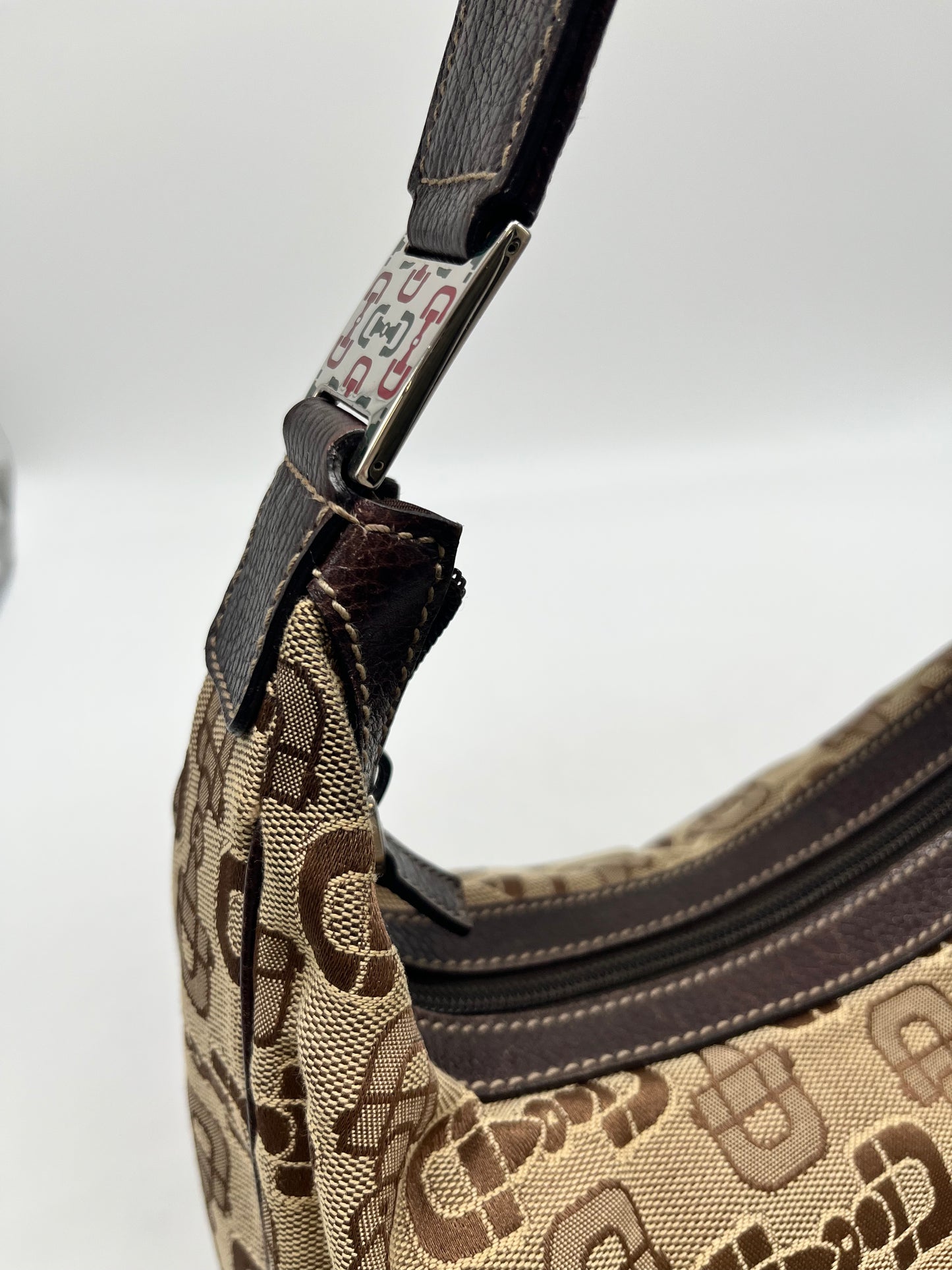 Handbag Luxury Designer By Gucci, Size: Medium