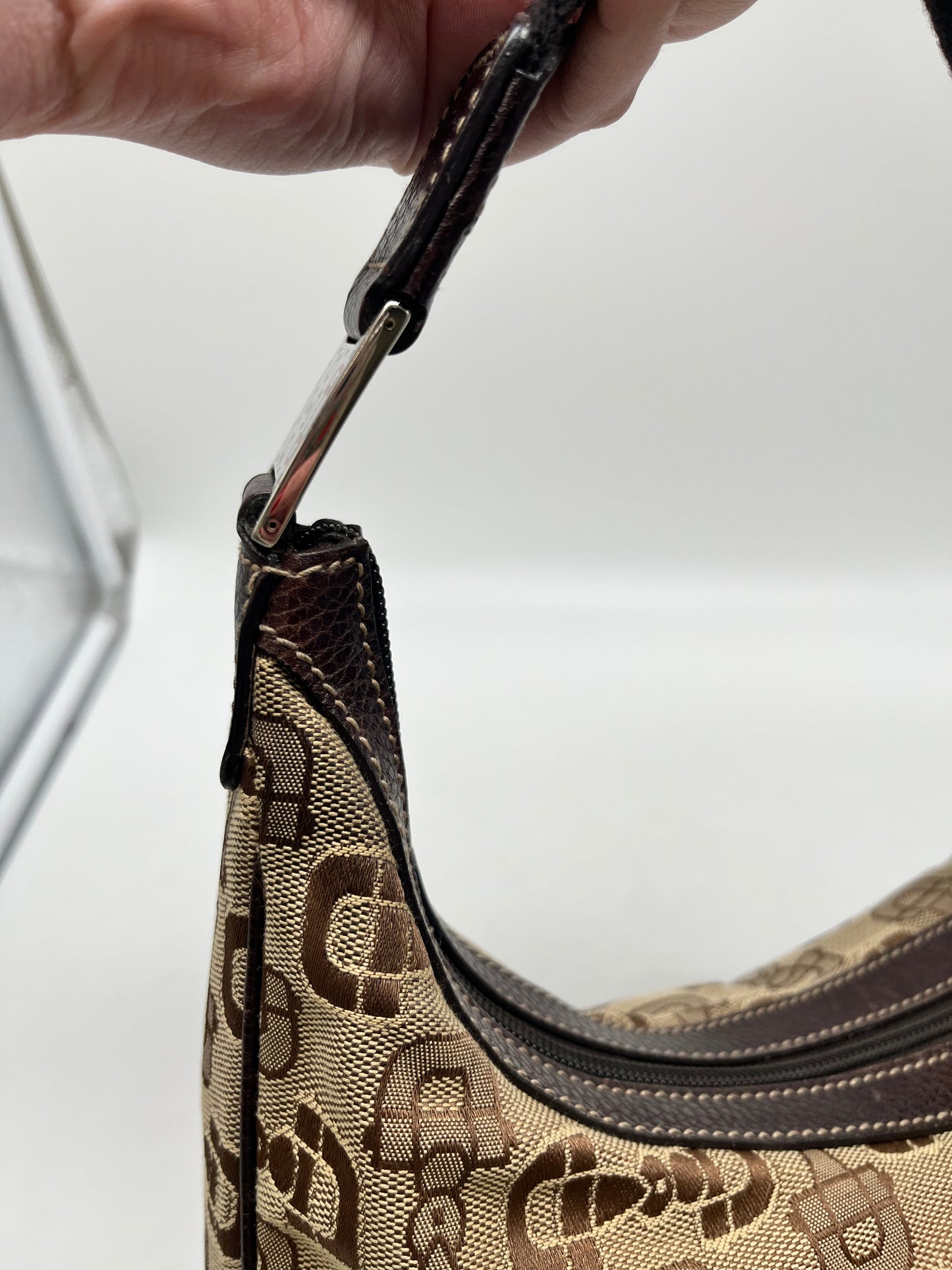 Handbag Luxury Designer By Gucci, Size: Medium