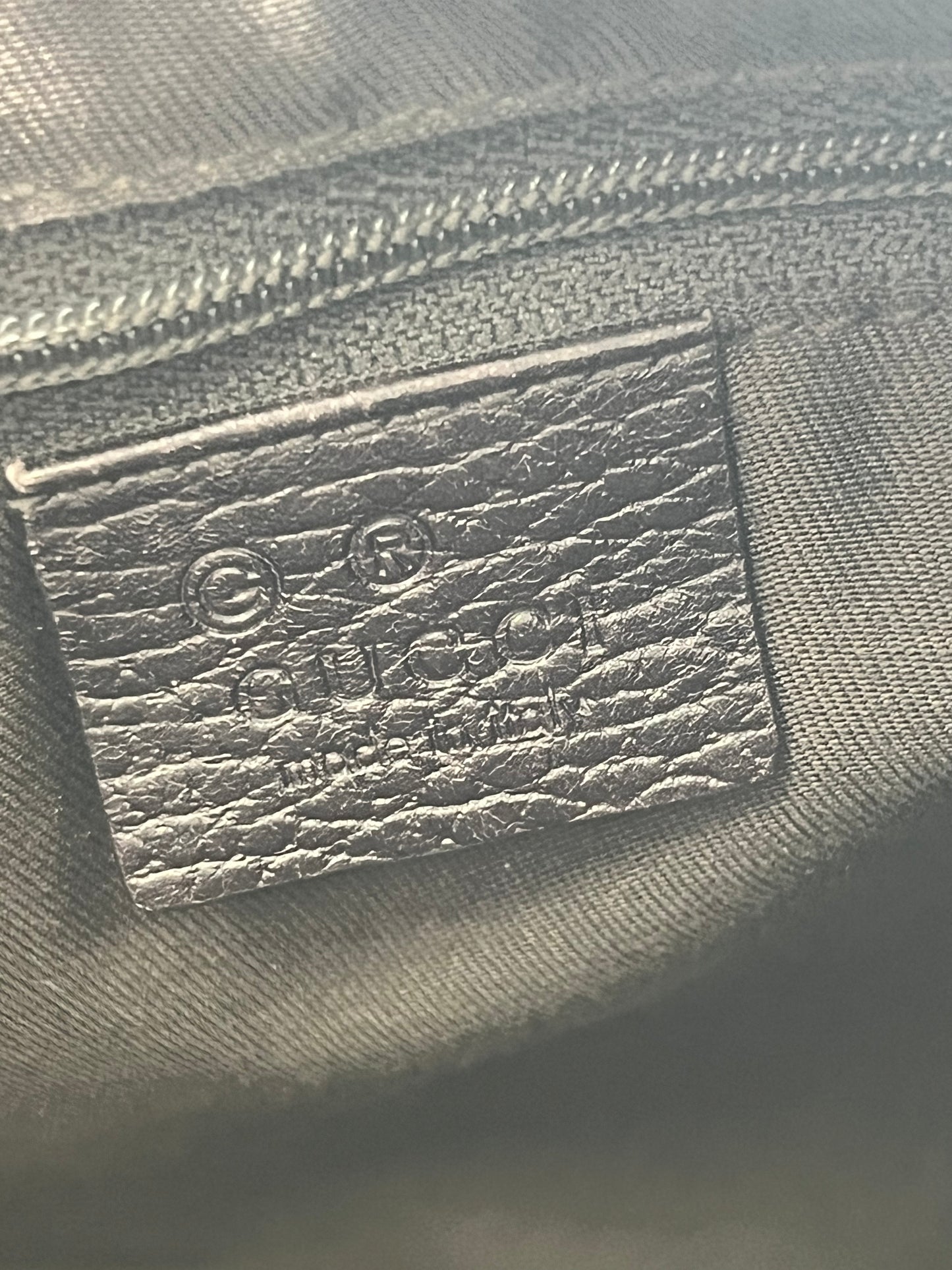 Handbag Luxury Designer By Gucci, Size: Medium