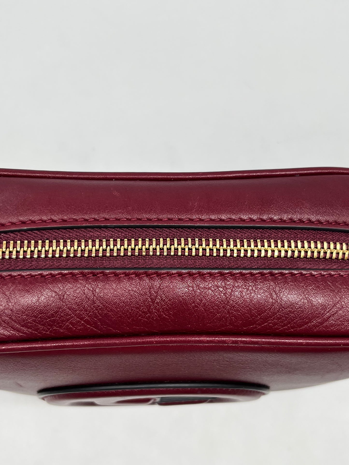 Crossbody Luxury Designer By Gucci, Size: Small
