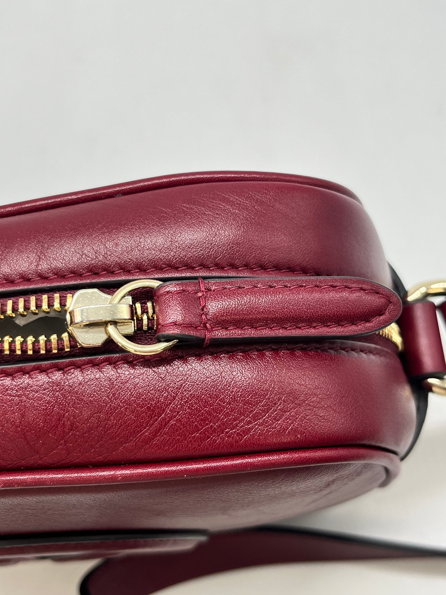 Crossbody Luxury Designer By Gucci, Size: Small