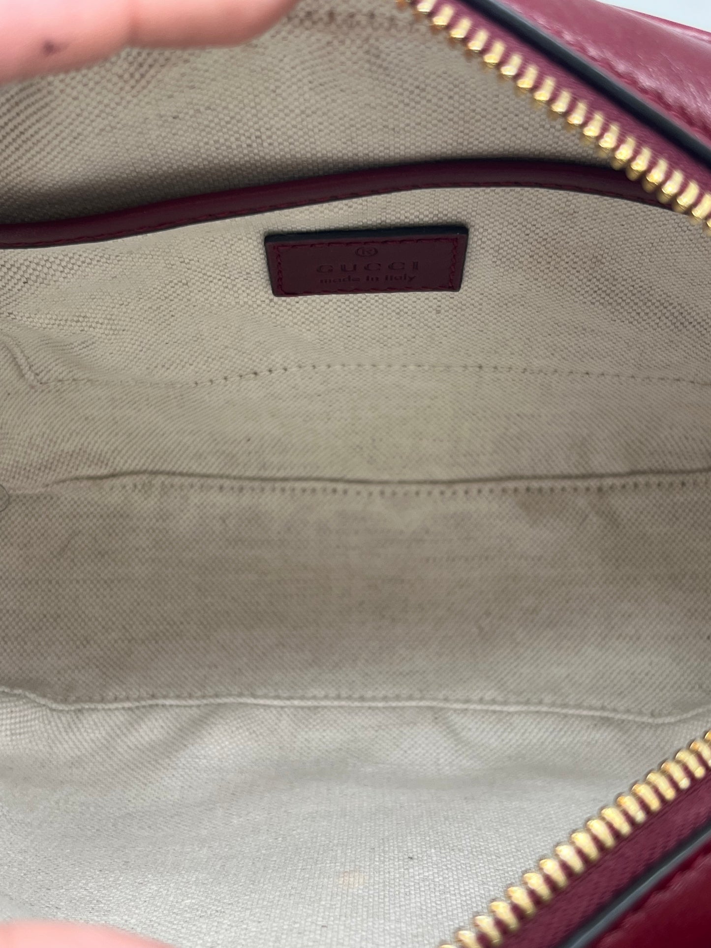 Crossbody Luxury Designer By Gucci, Size: Small