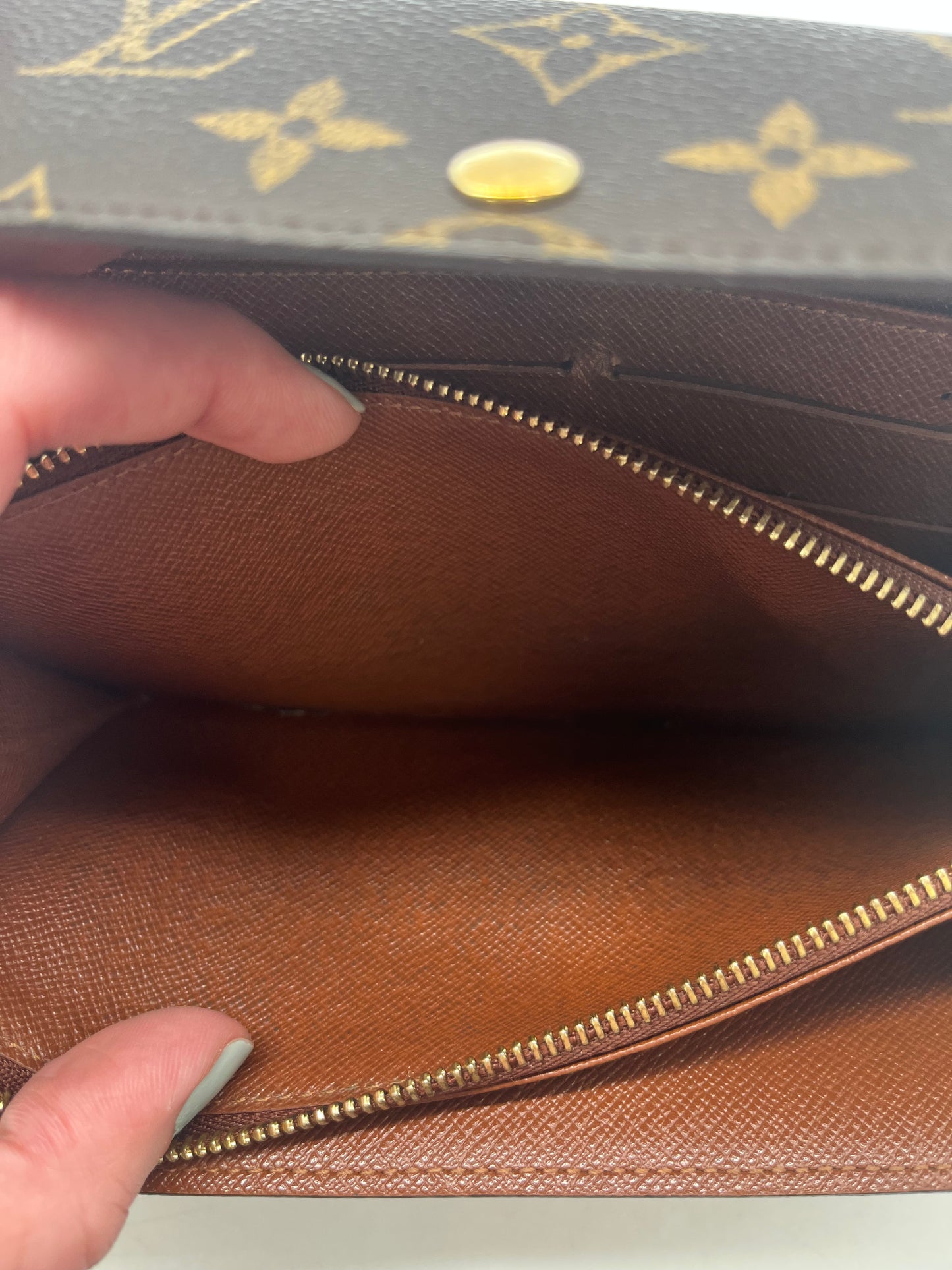 Wallet Luxury Designer By Louis Vuitton, Size: Medium