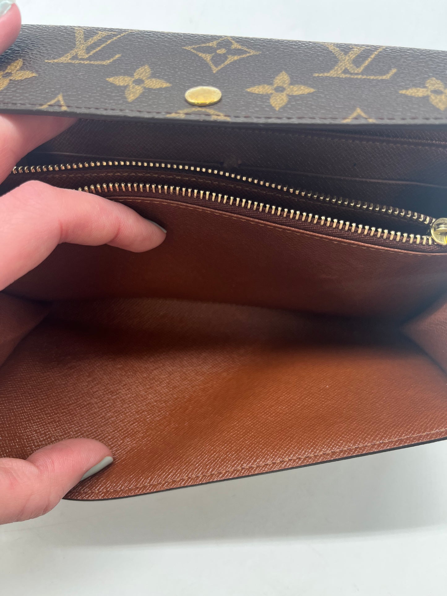 Wallet Luxury Designer By Louis Vuitton, Size: Medium