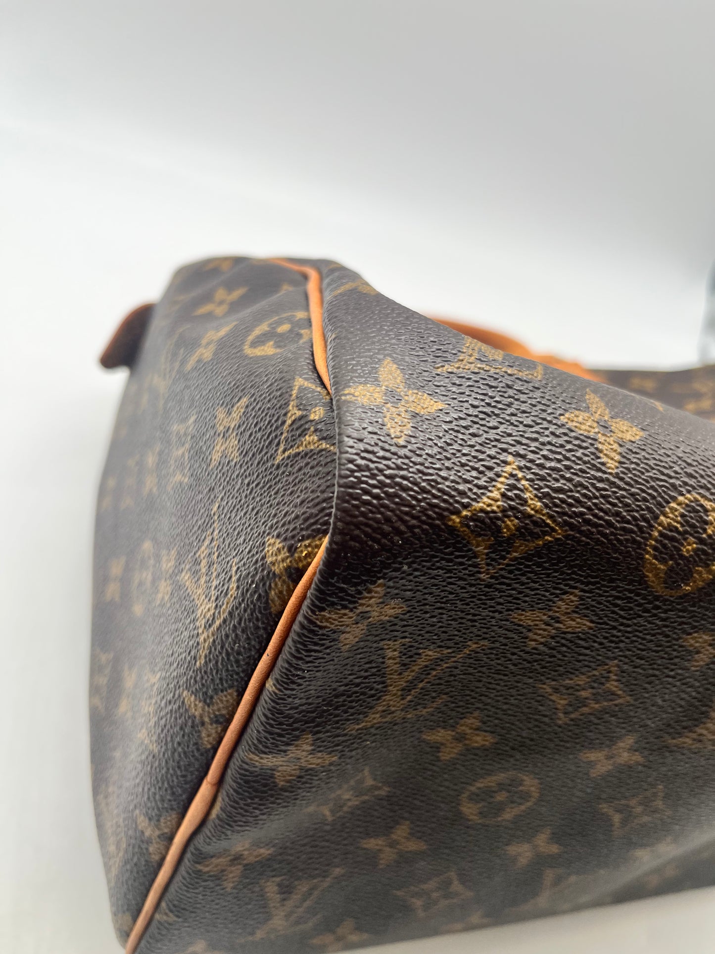 Handbag Luxury Designer By Louis Vuitton, Size: Medium