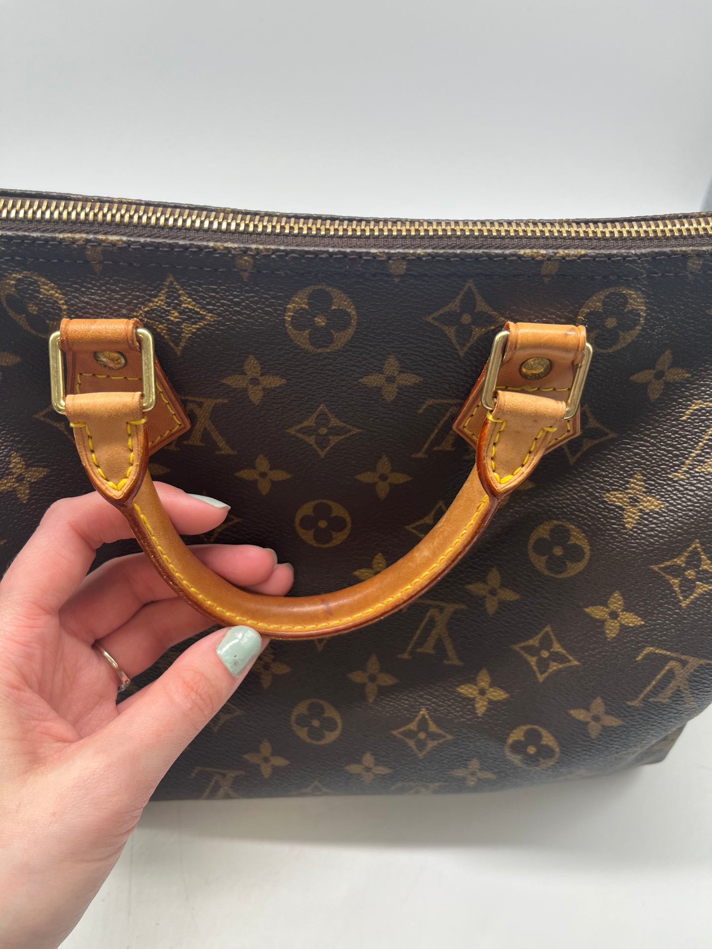 Handbag Luxury Designer By Louis Vuitton, Size: Medium