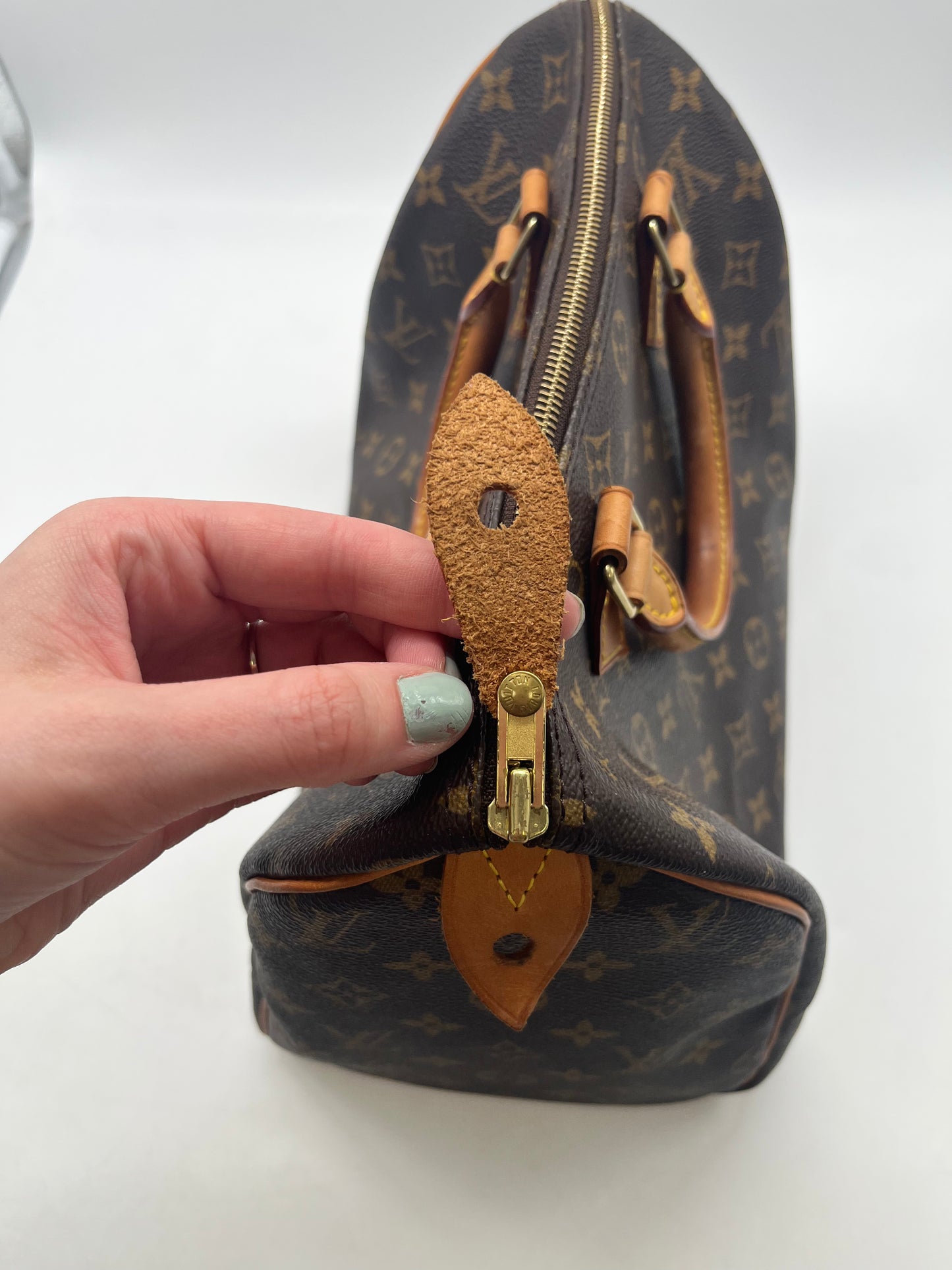 Handbag Luxury Designer By Louis Vuitton, Size: Medium
