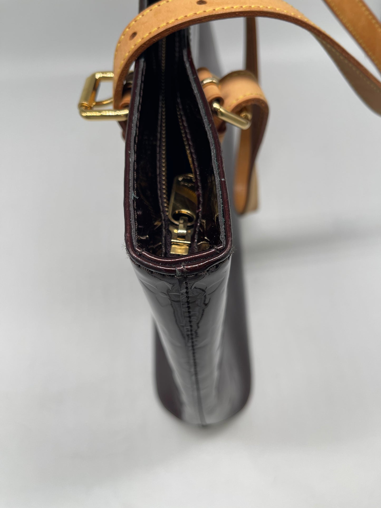 Handbag Luxury Designer By Louis Vuitton, Size: Medium