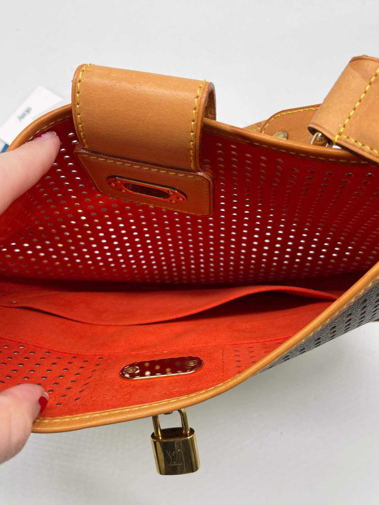 Handbag Luxury Designer By Louis Vuitton, Size: Medium