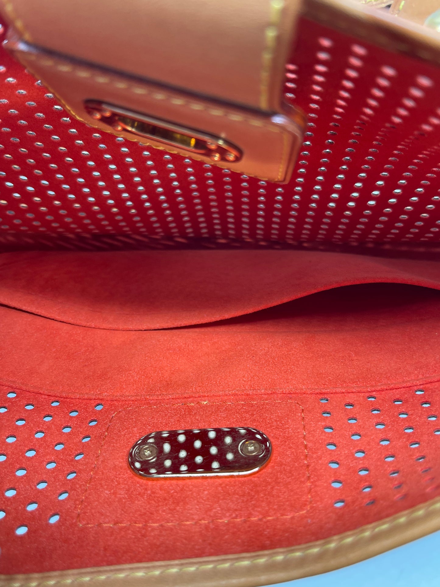 Handbag Luxury Designer By Louis Vuitton, Size: Medium