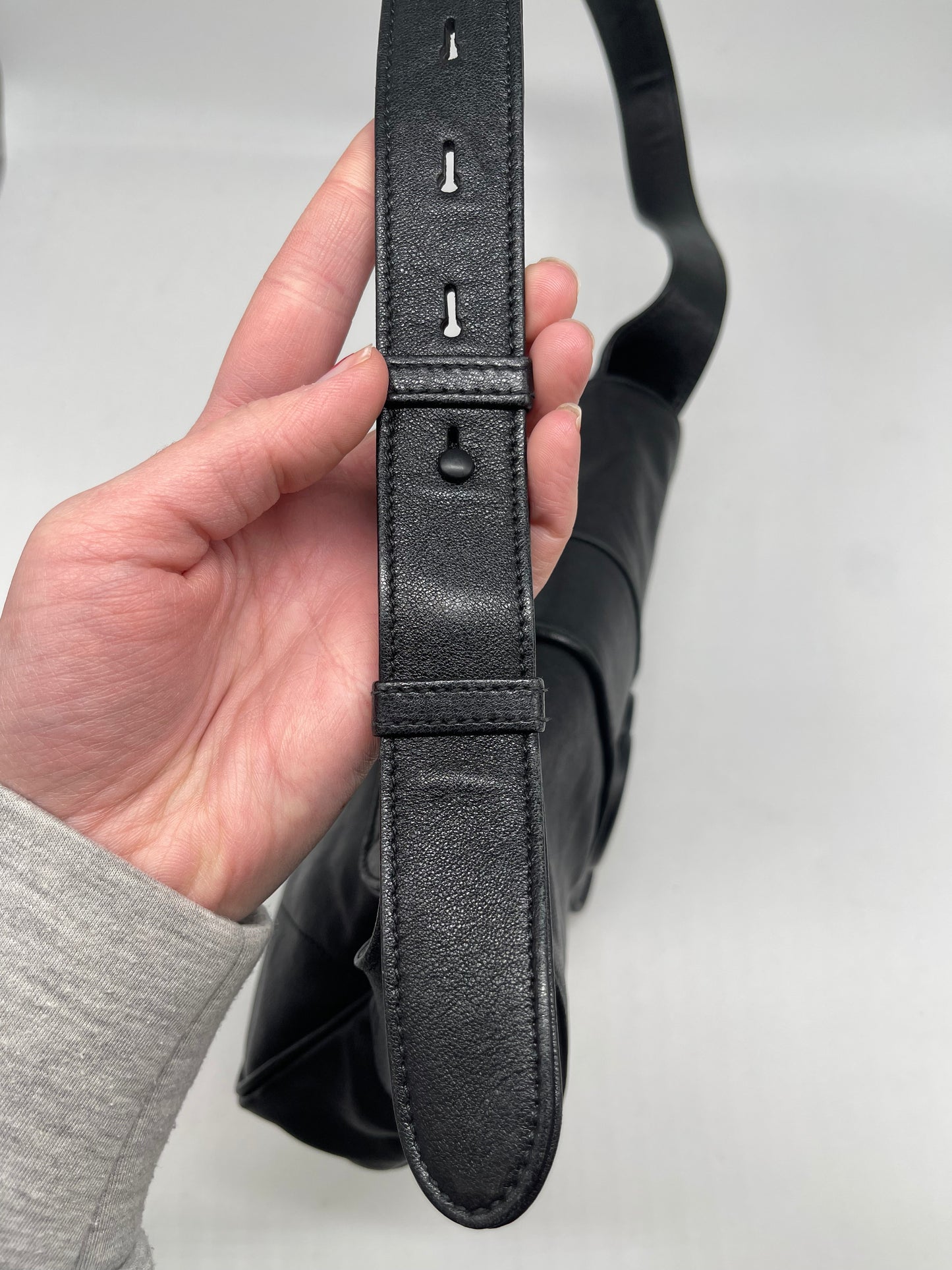 Handbag Luxury Designer By Gucci, Size: Medium